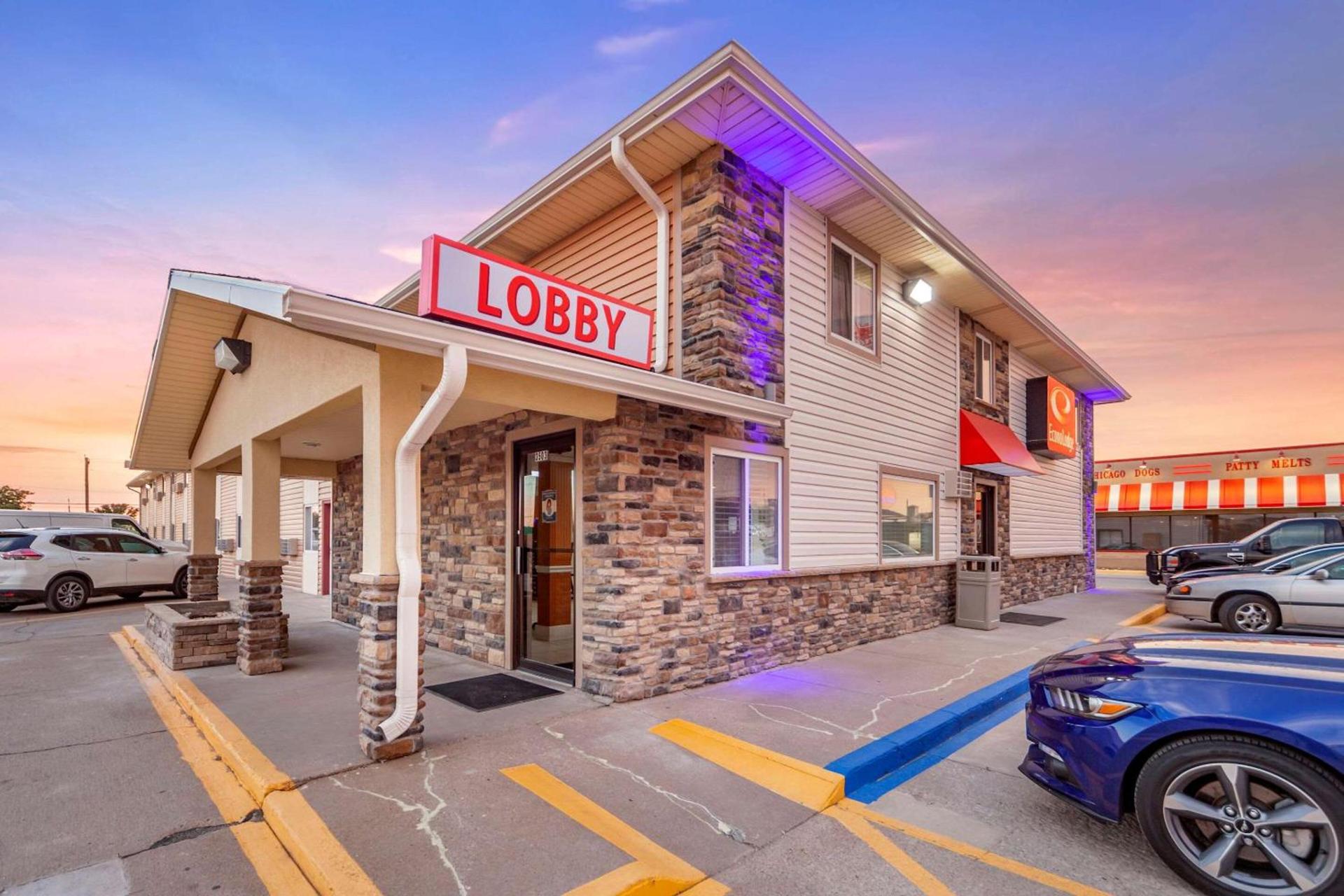 Econo Lodge Hays I-70 photo 4