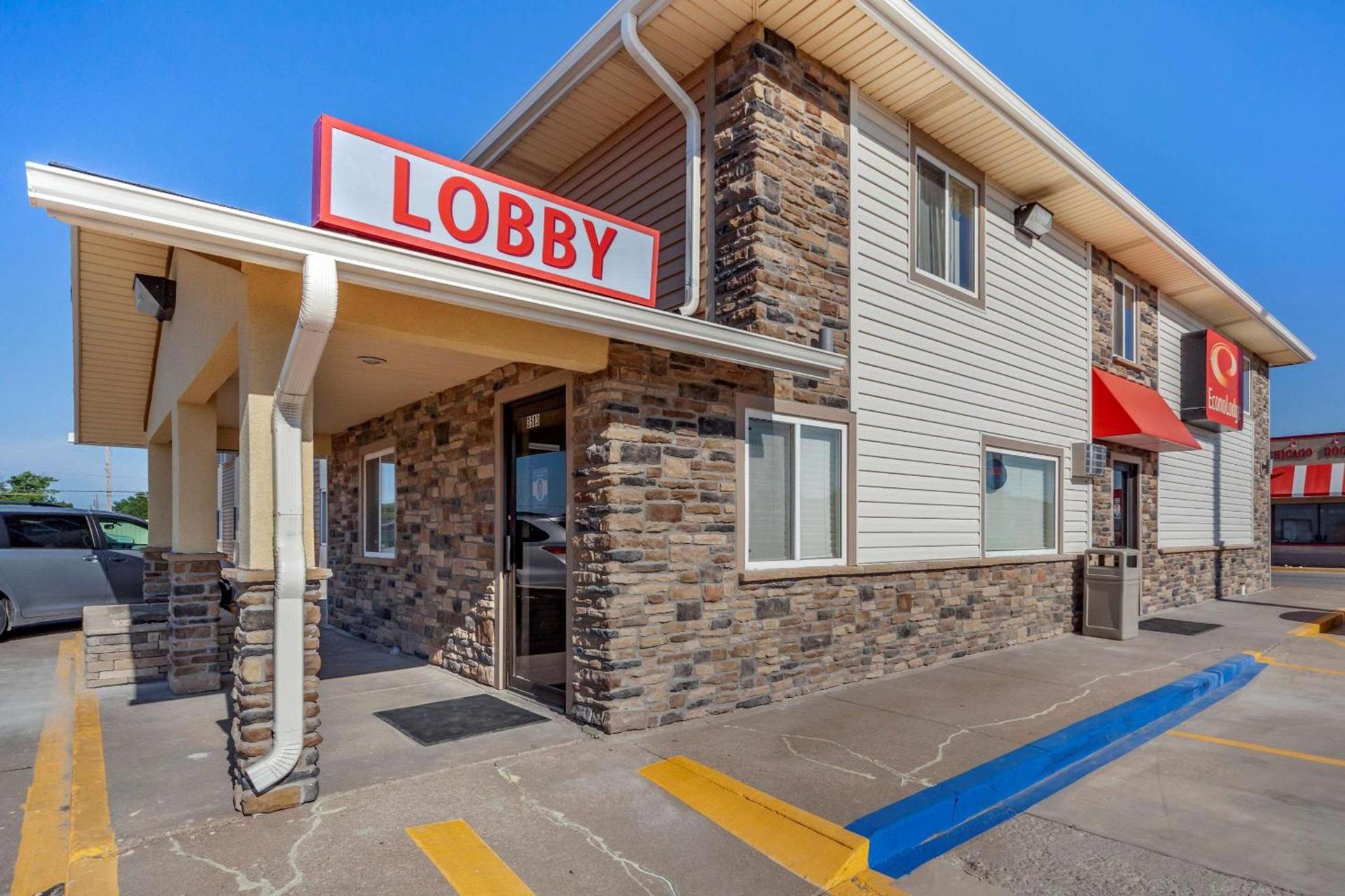 Econo Lodge Hays I-70 photo 3