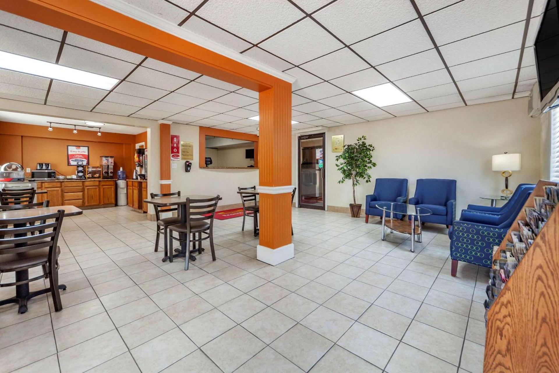 Econo Lodge Hays I-70 photo 5