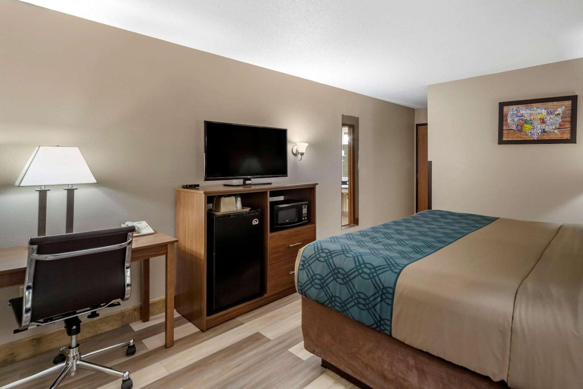 Econo Lodge Hays I-70 photo 10