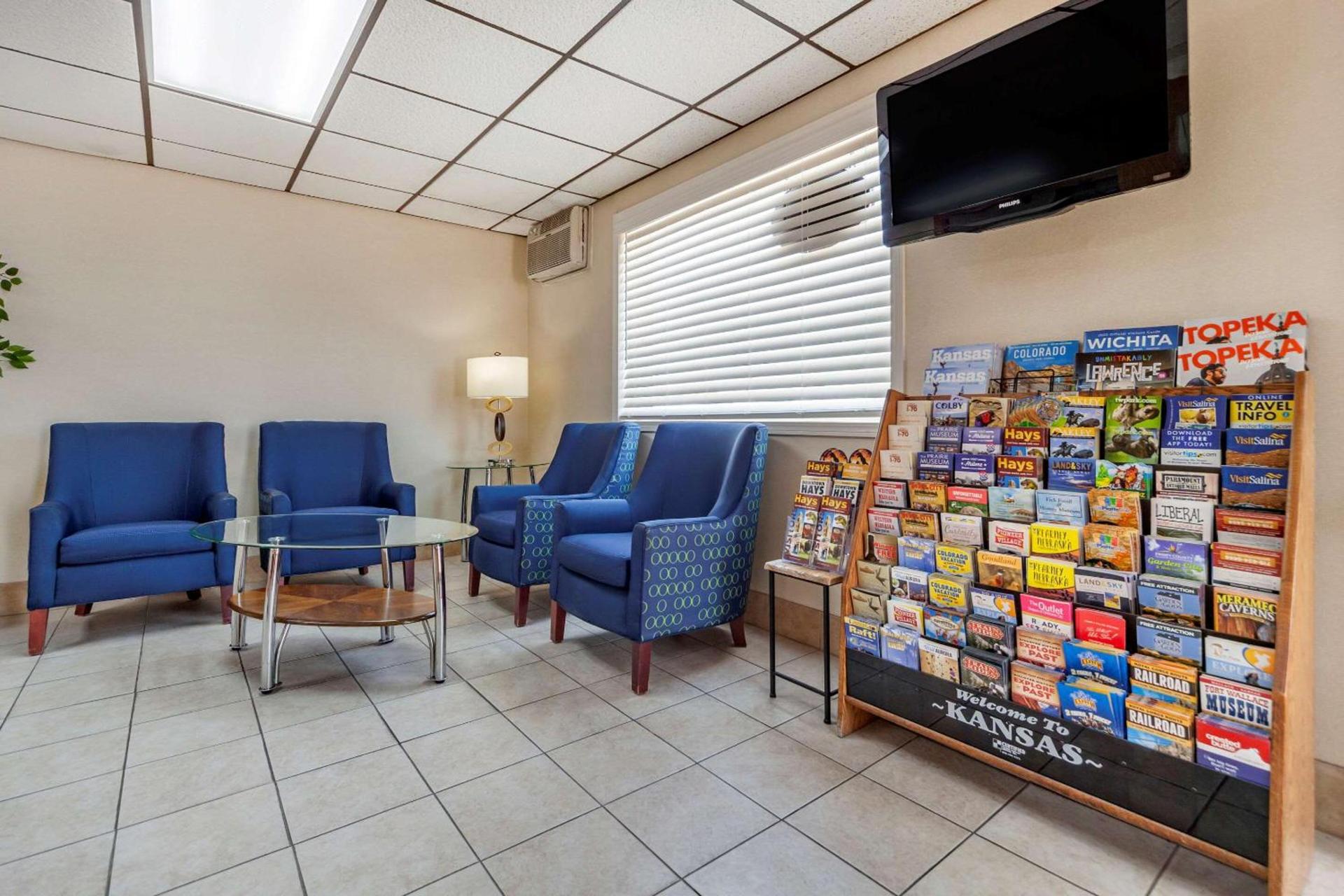 Econo Lodge Hays I-70 photo 8