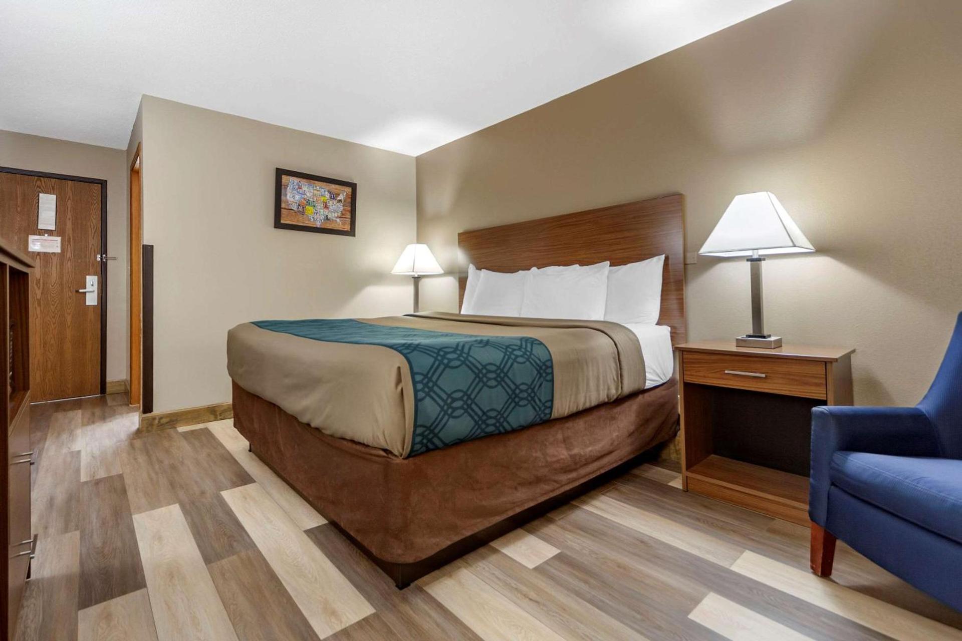 Econo Lodge Hays I-70 photo 11