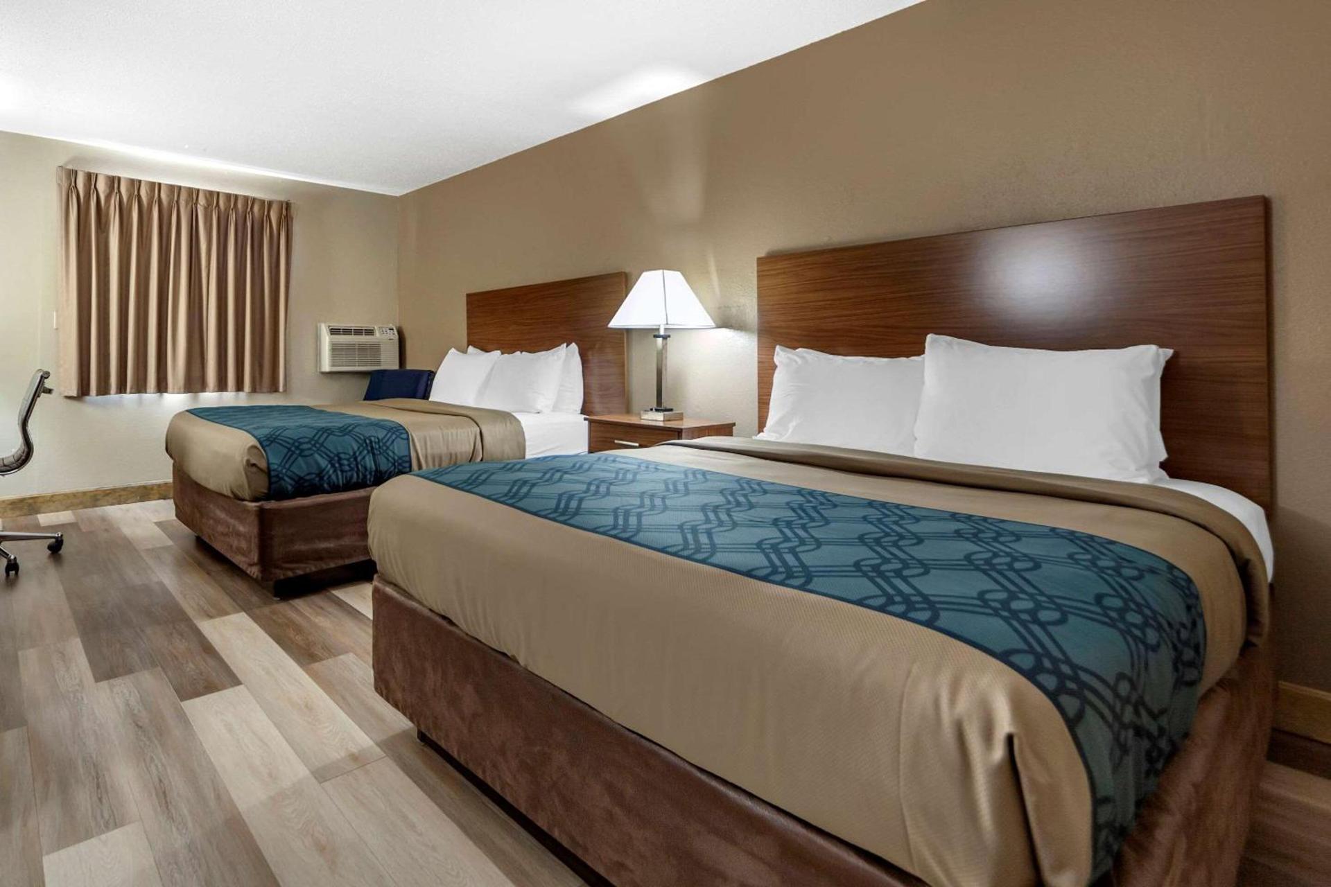 Econo Lodge Hays I-70 photo 17
