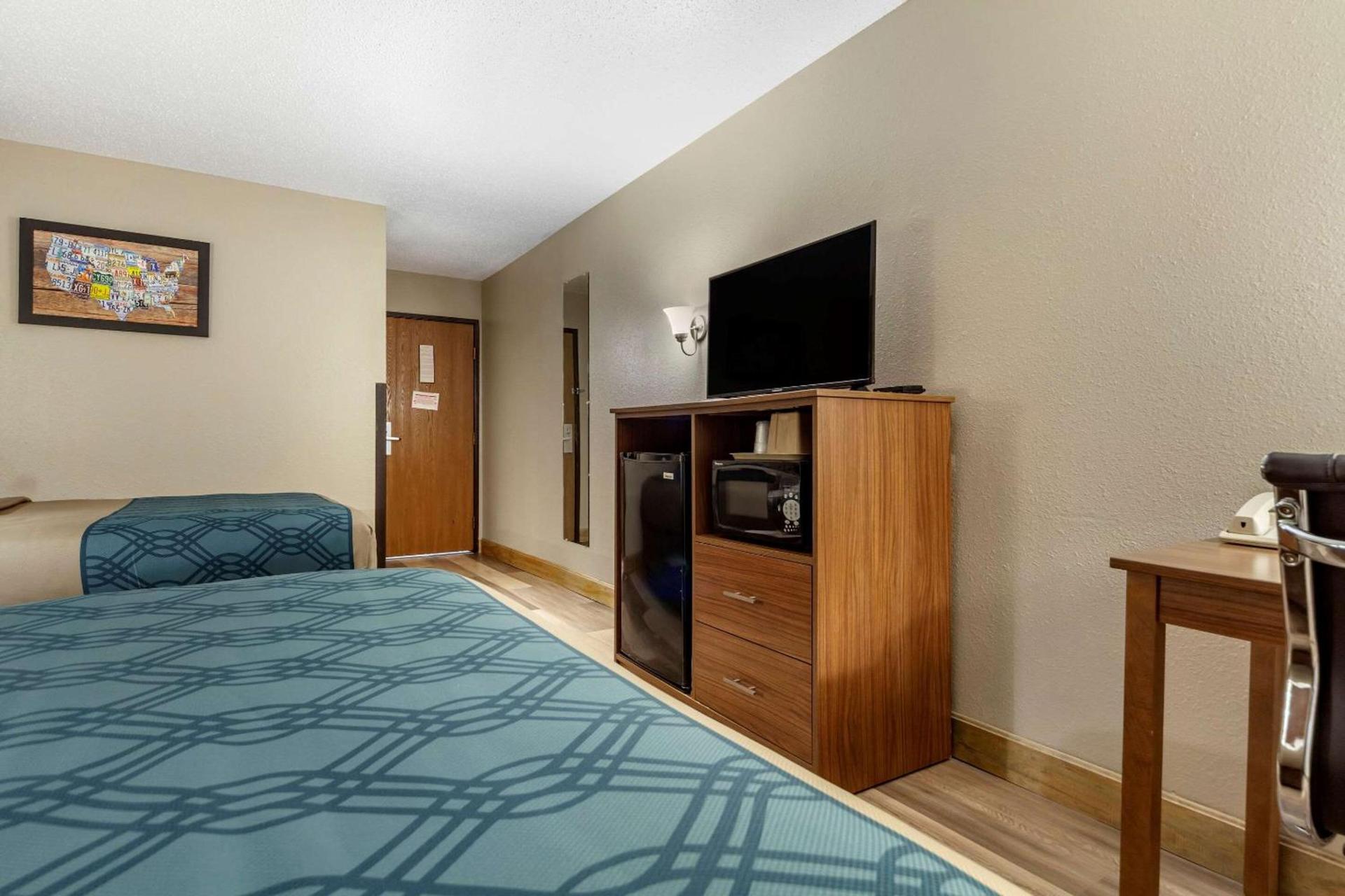 Econo Lodge Hays I-70 photo 19