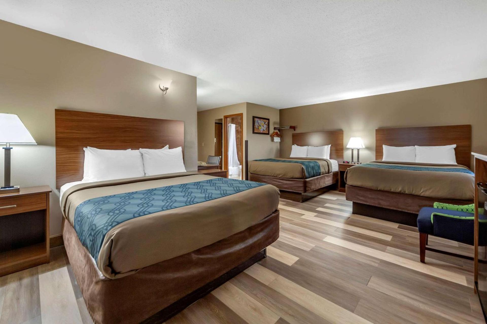 Econo Lodge Hays I-70 photo 21
