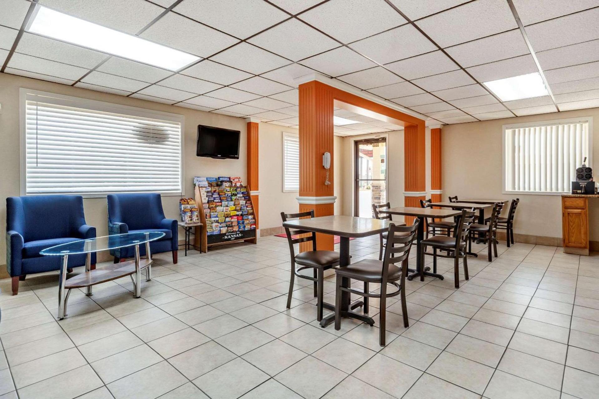 Econo Lodge Hays I-70 photo 25
