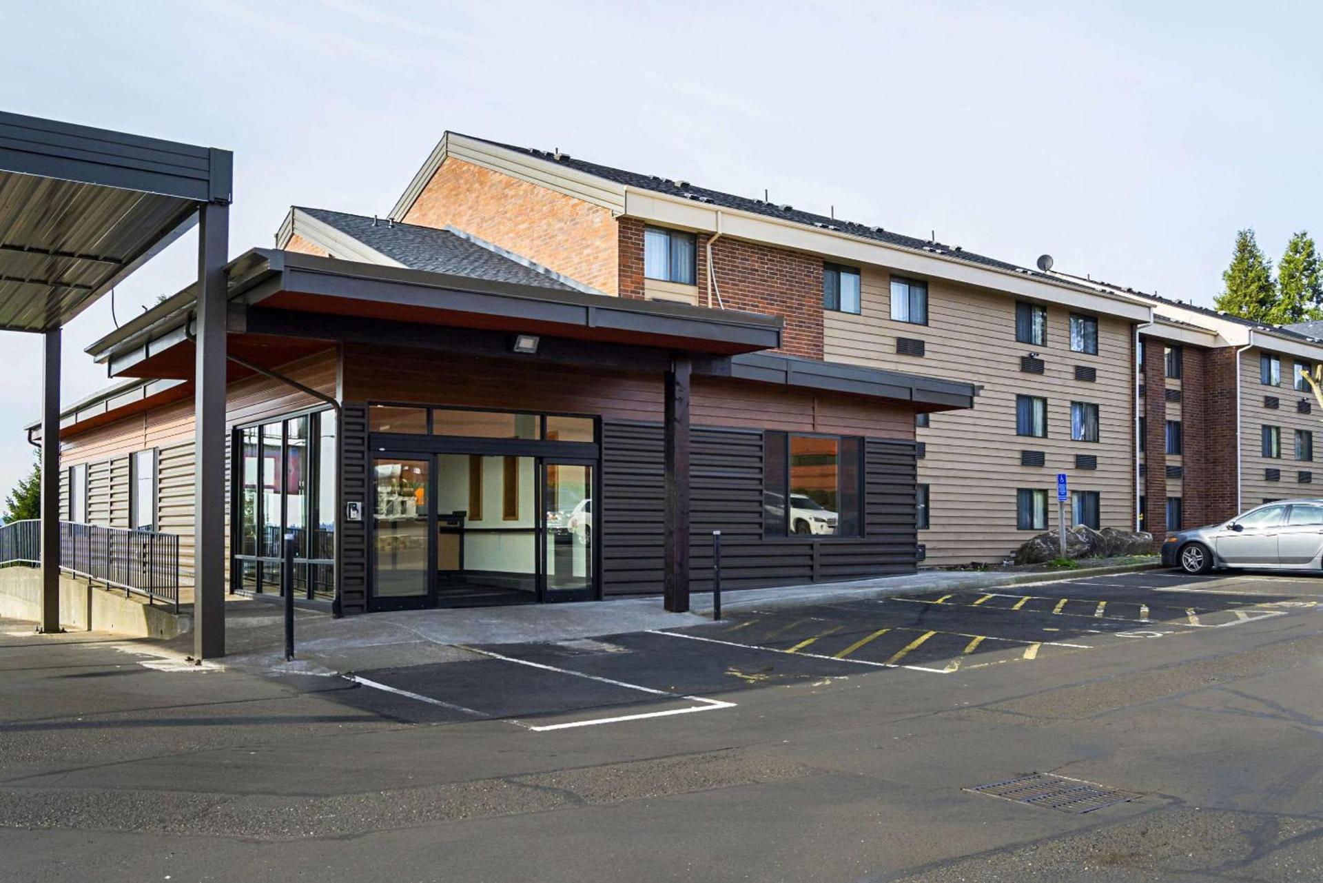 Quality Inn & Suites Clackamas - Portland photo 3