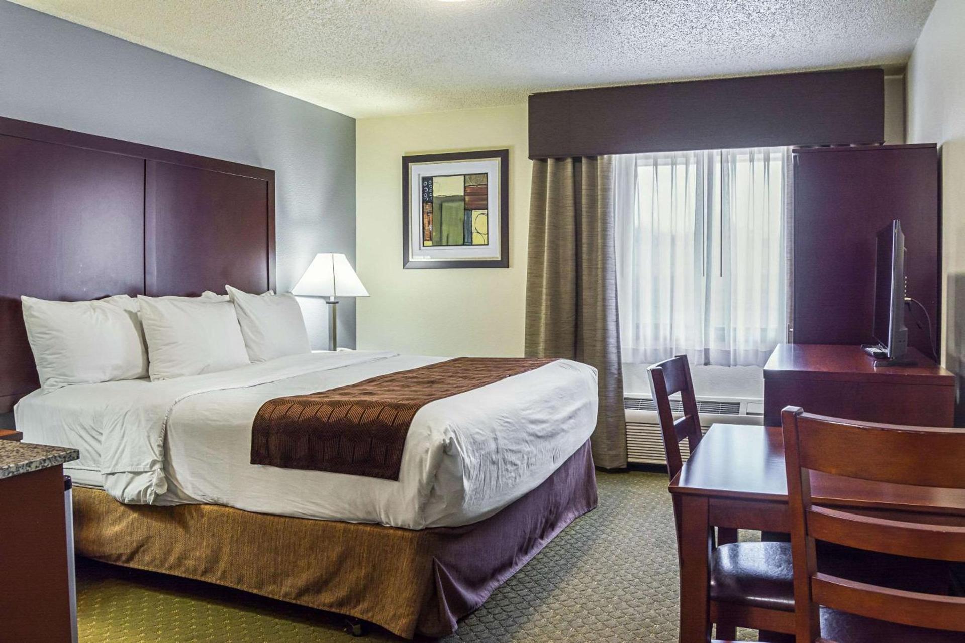 Quality Inn & Suites Clackamas - Portland photo 12