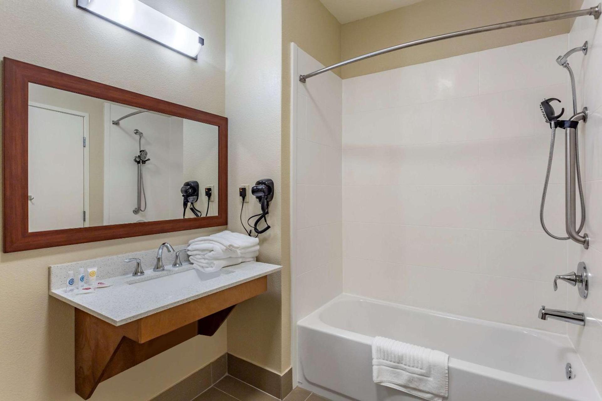 Comfort Suites Cordova photo 19