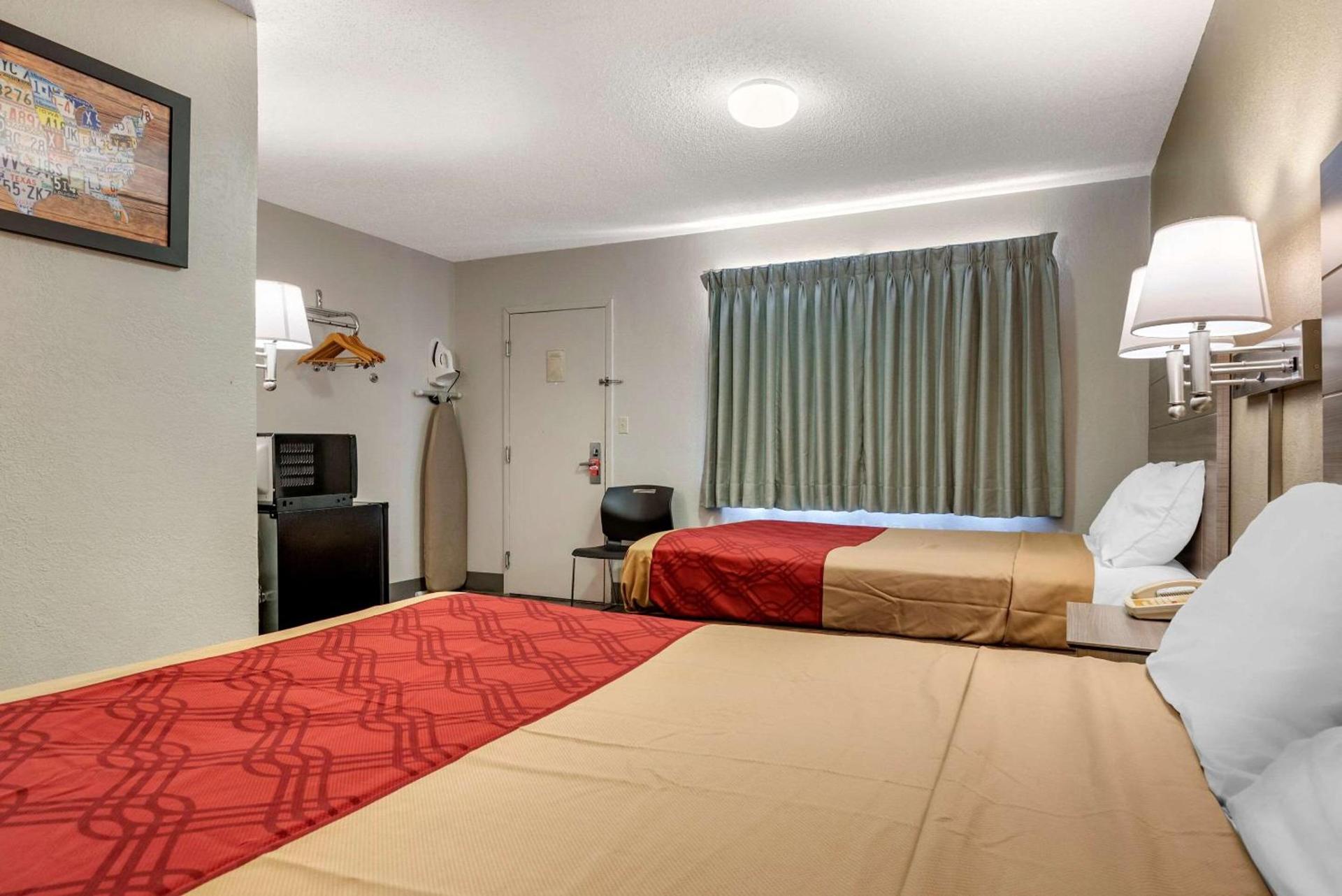 Econo Lodge Dewitt I-90 photo 10