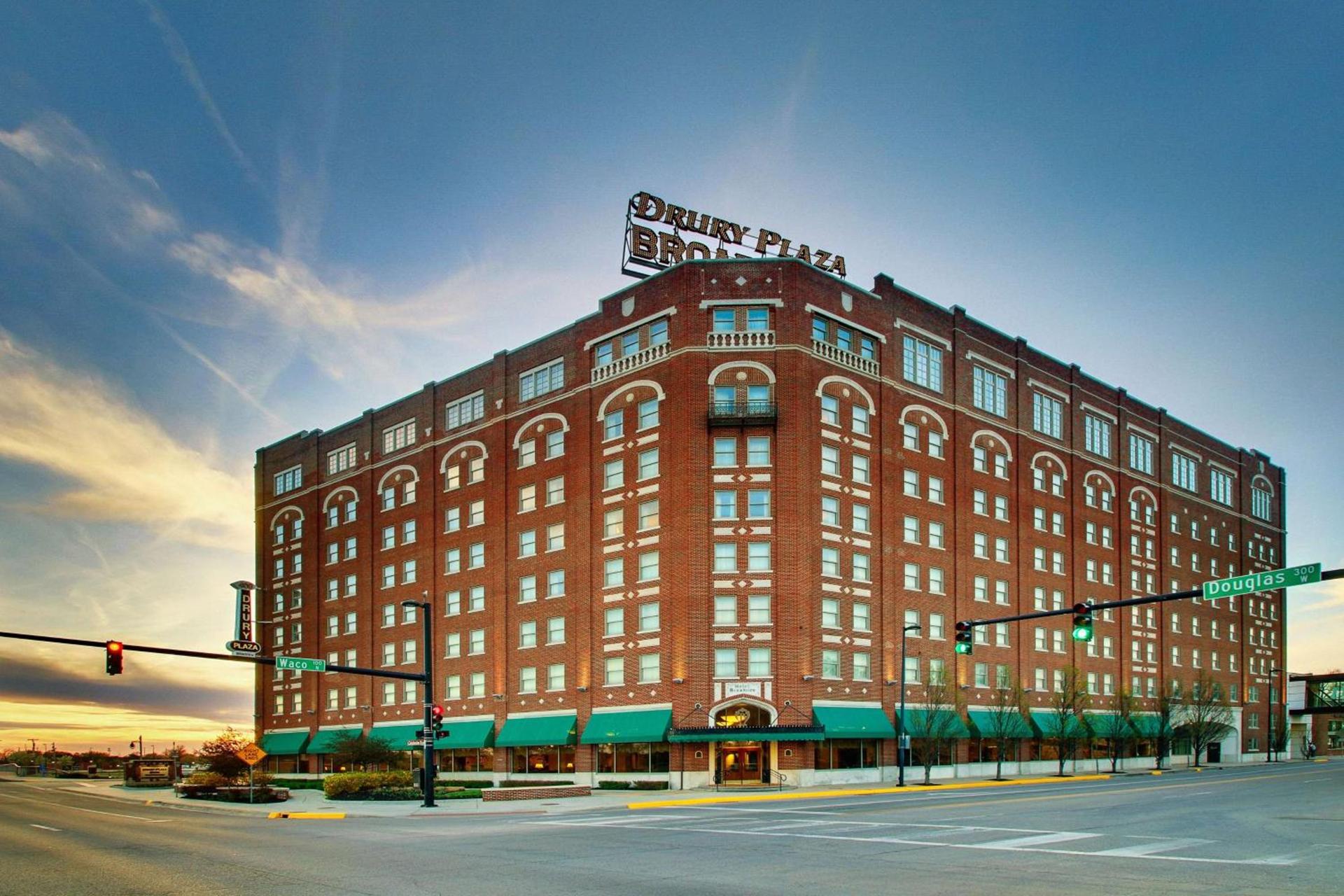 Drury Plaza Hotel Broadview Wichita — hotel in Wichita