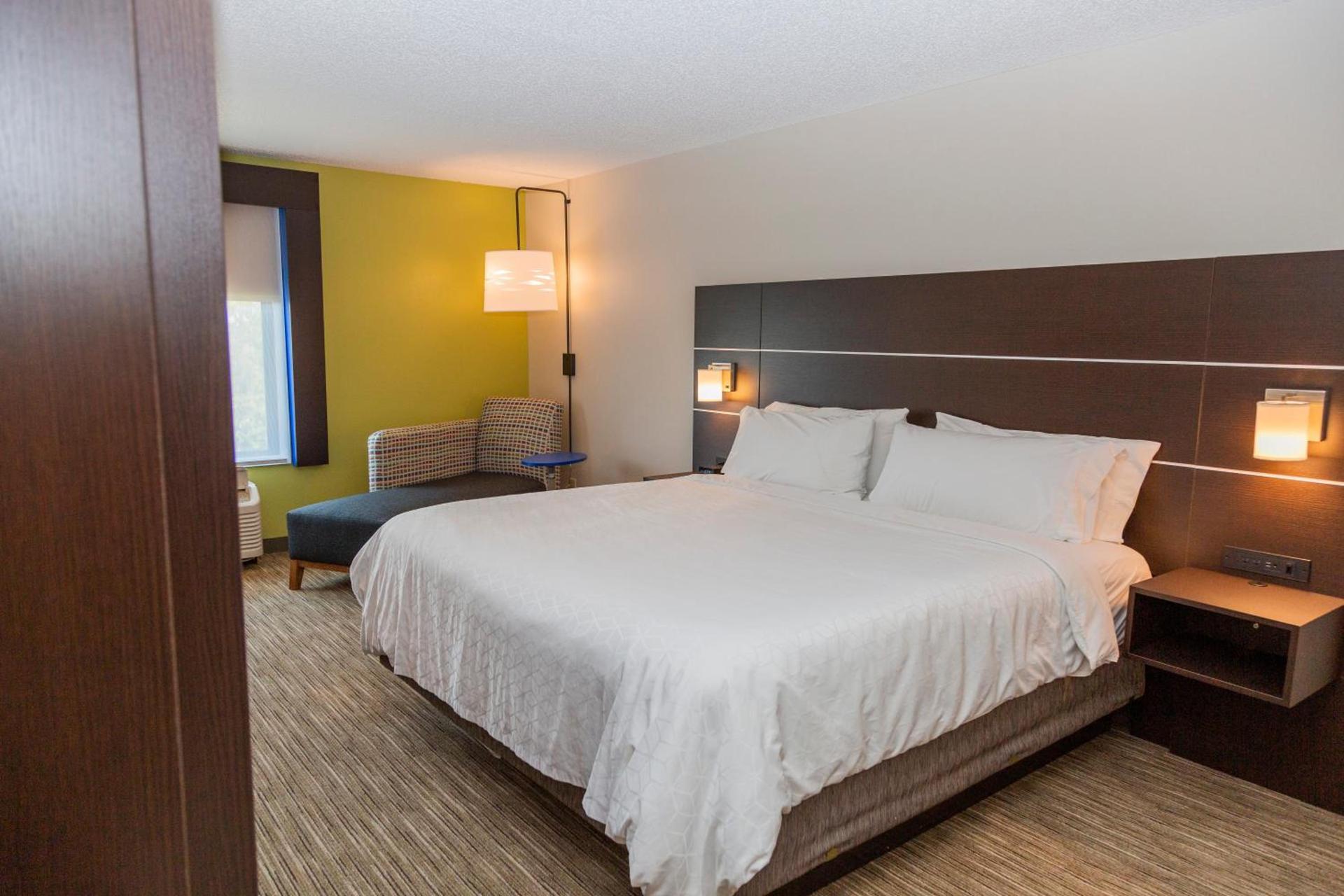 Holiday Inn Express Clayton Southeast Raleigh by IHG photo 27