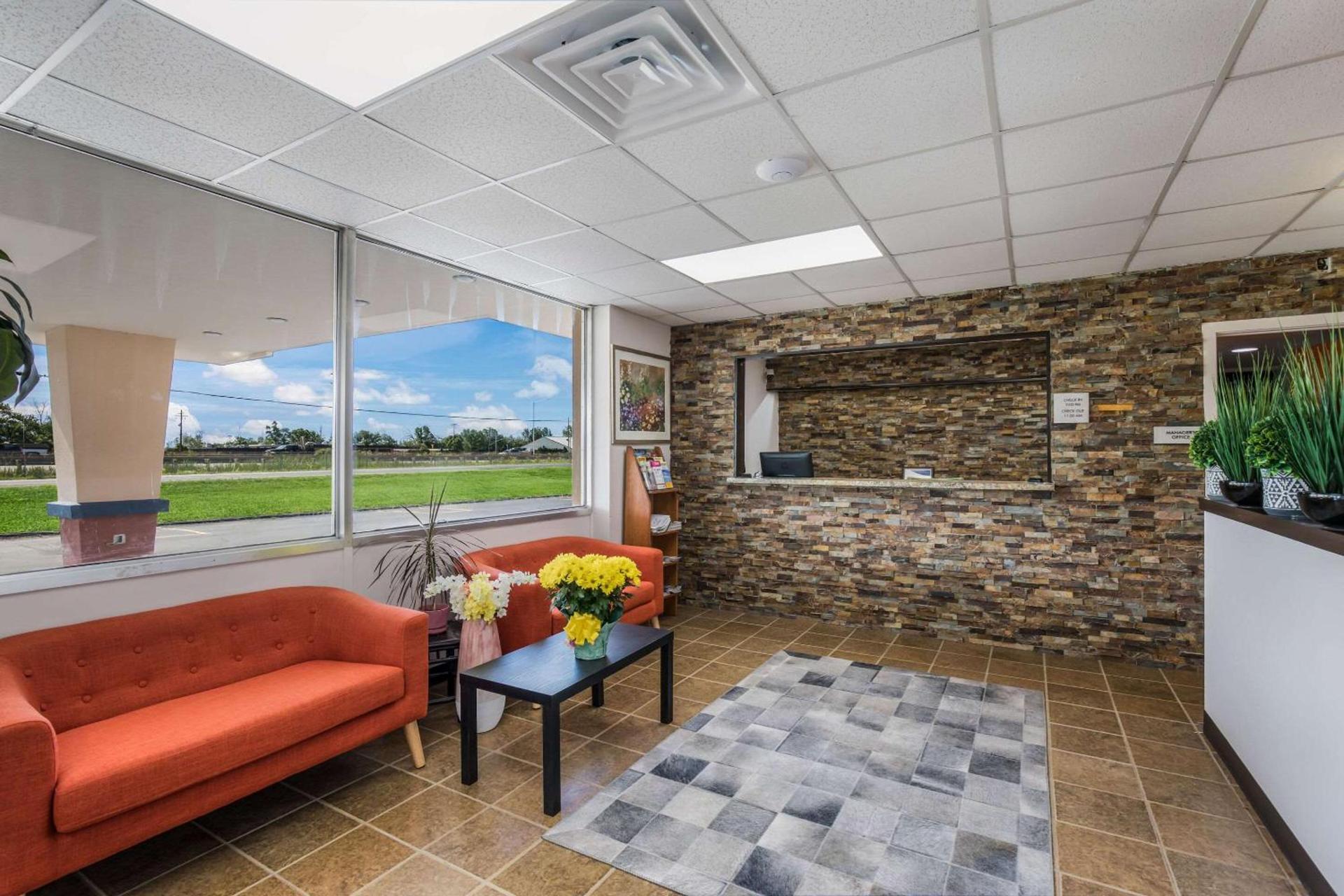 Econo Lodge Neenah photo 5