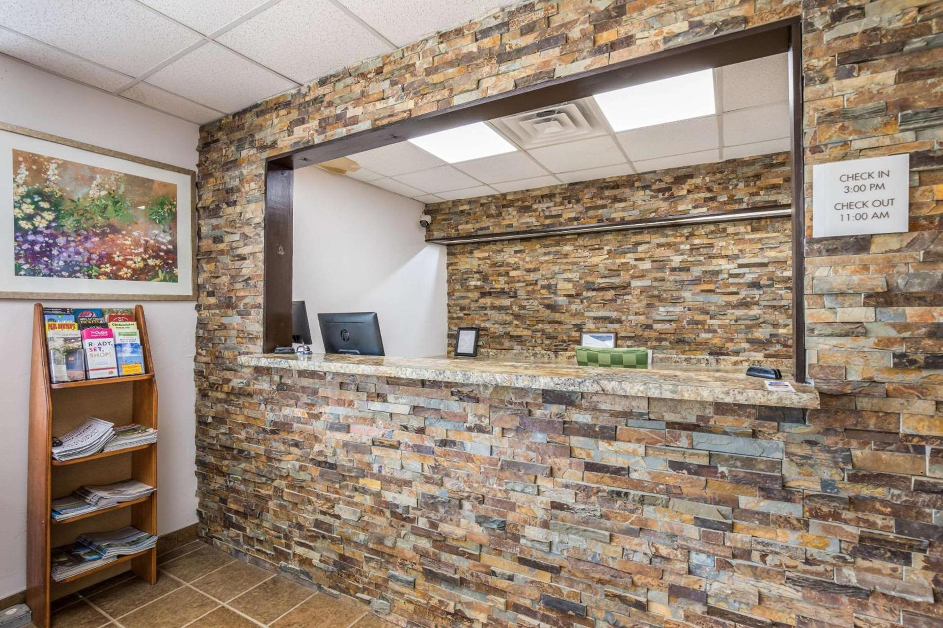 Econo Lodge Neenah photo 6