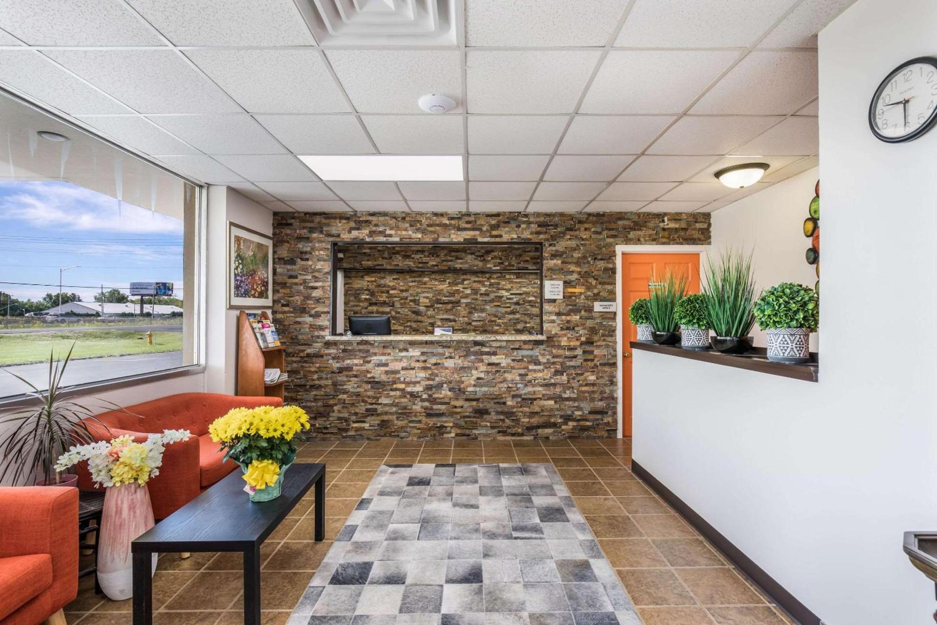 Econo Lodge Neenah photo 7