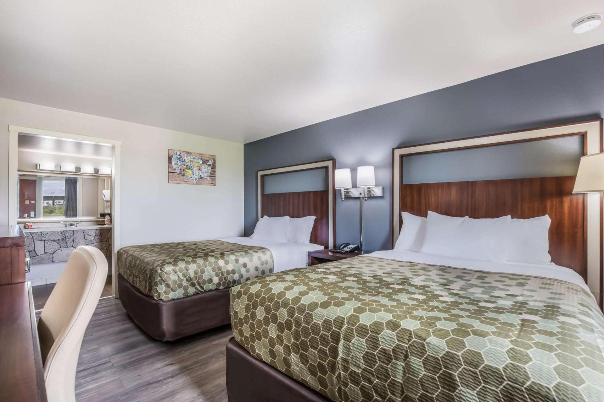 Econo Lodge Neenah photo 9