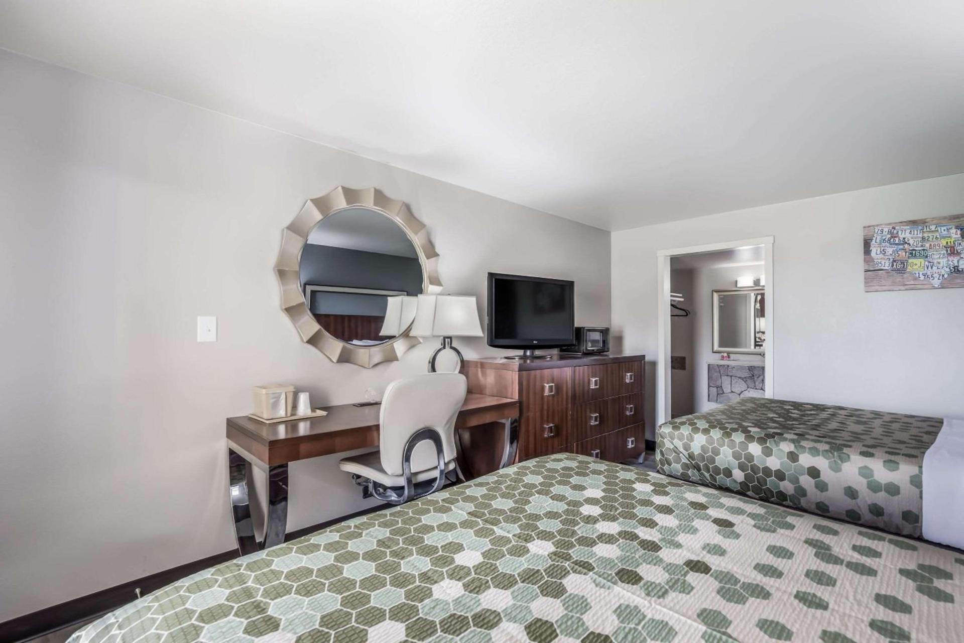 Econo Lodge Neenah photo 10