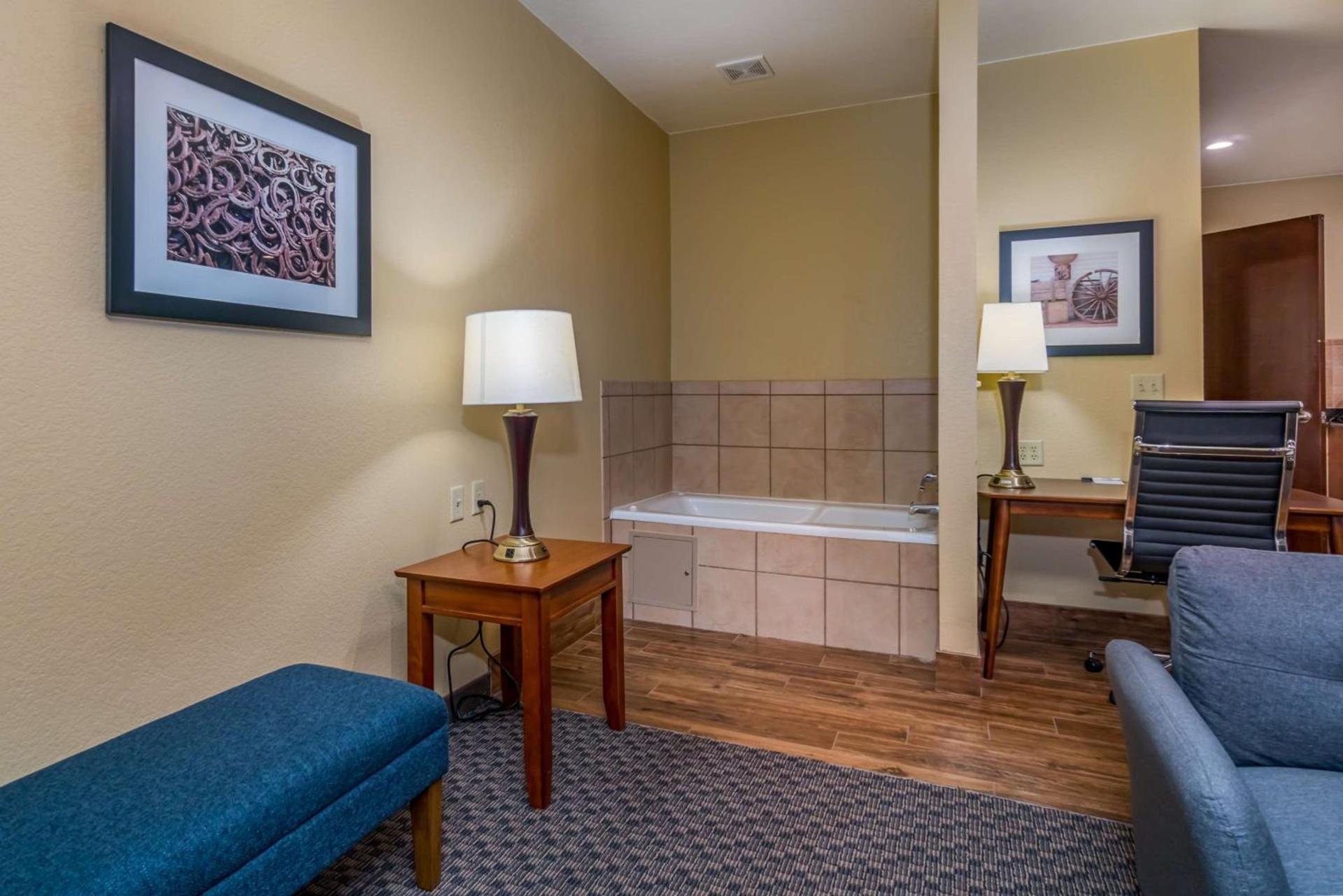 Best Western Plus Shamrock Inn & Suites photo 25