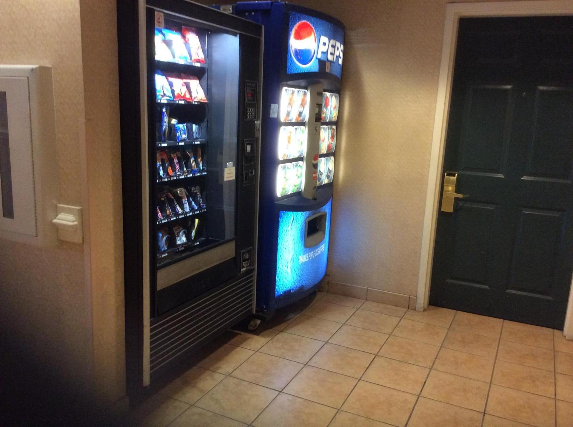 InTown Suites Extended Stay Chicago IL - Elk Grove O'Hare photo 5