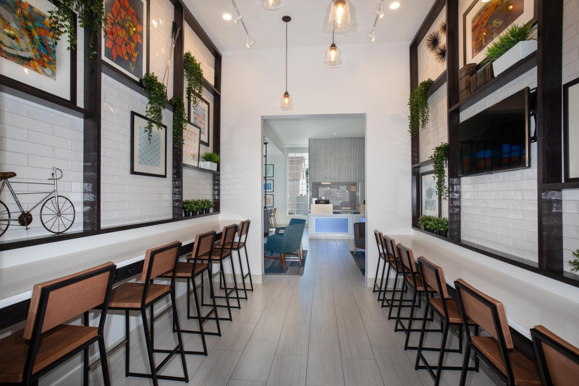 Holiday Inn Express Monterey - Cannery Row by IHG photo 9