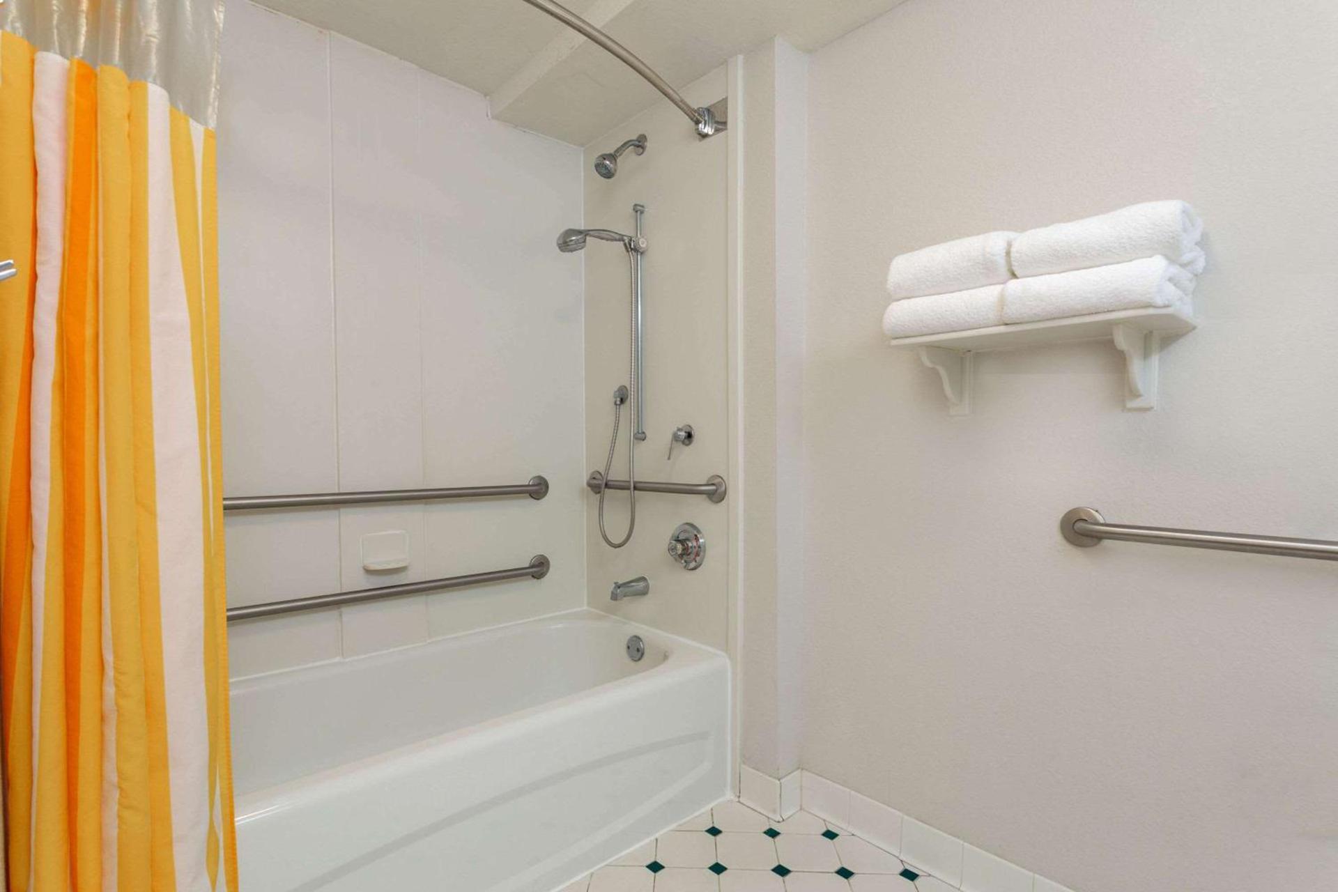 La Quinta by Wyndham Lakeland West photo 25