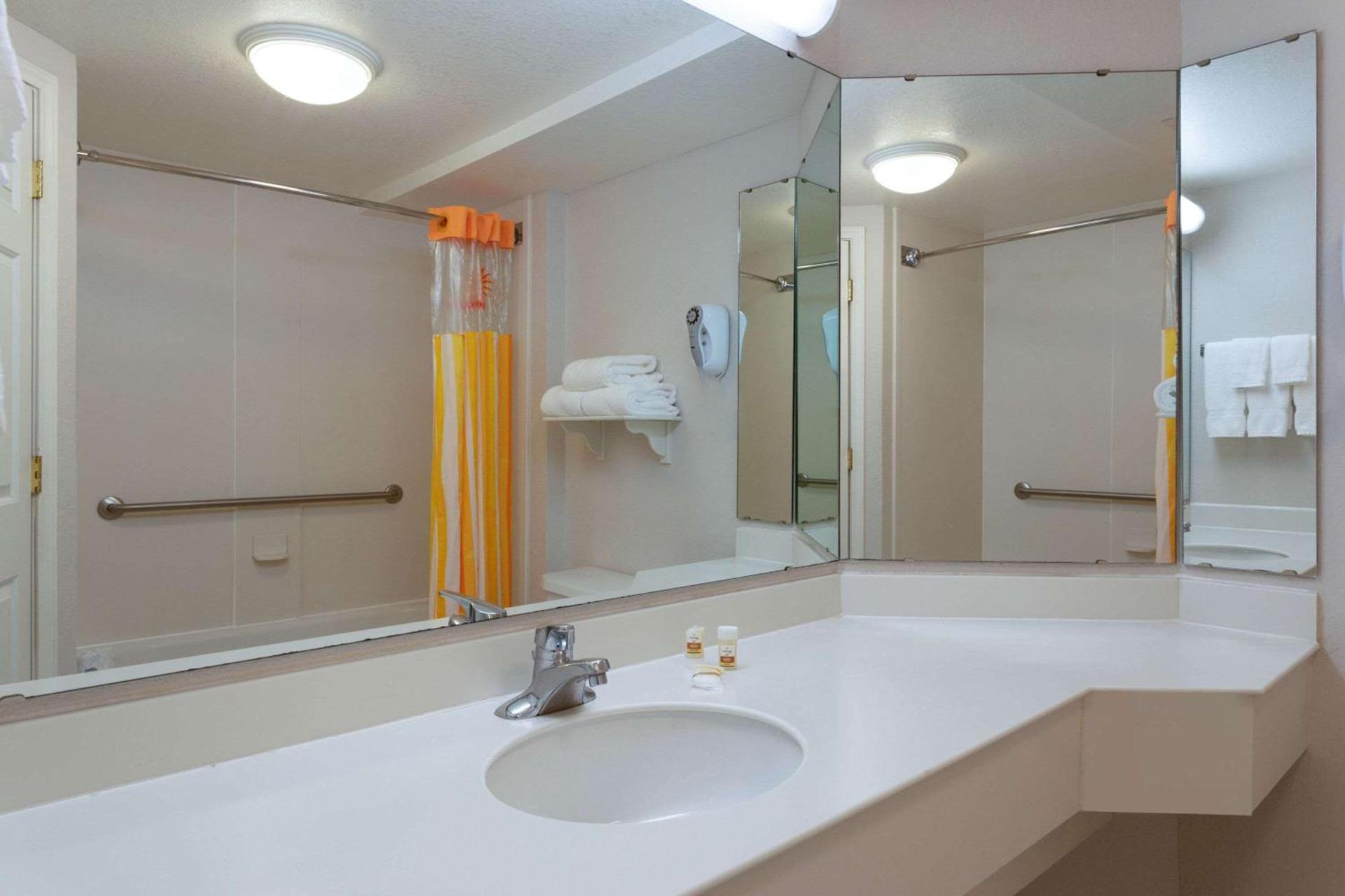 La Quinta by Wyndham Lakeland West photo 28