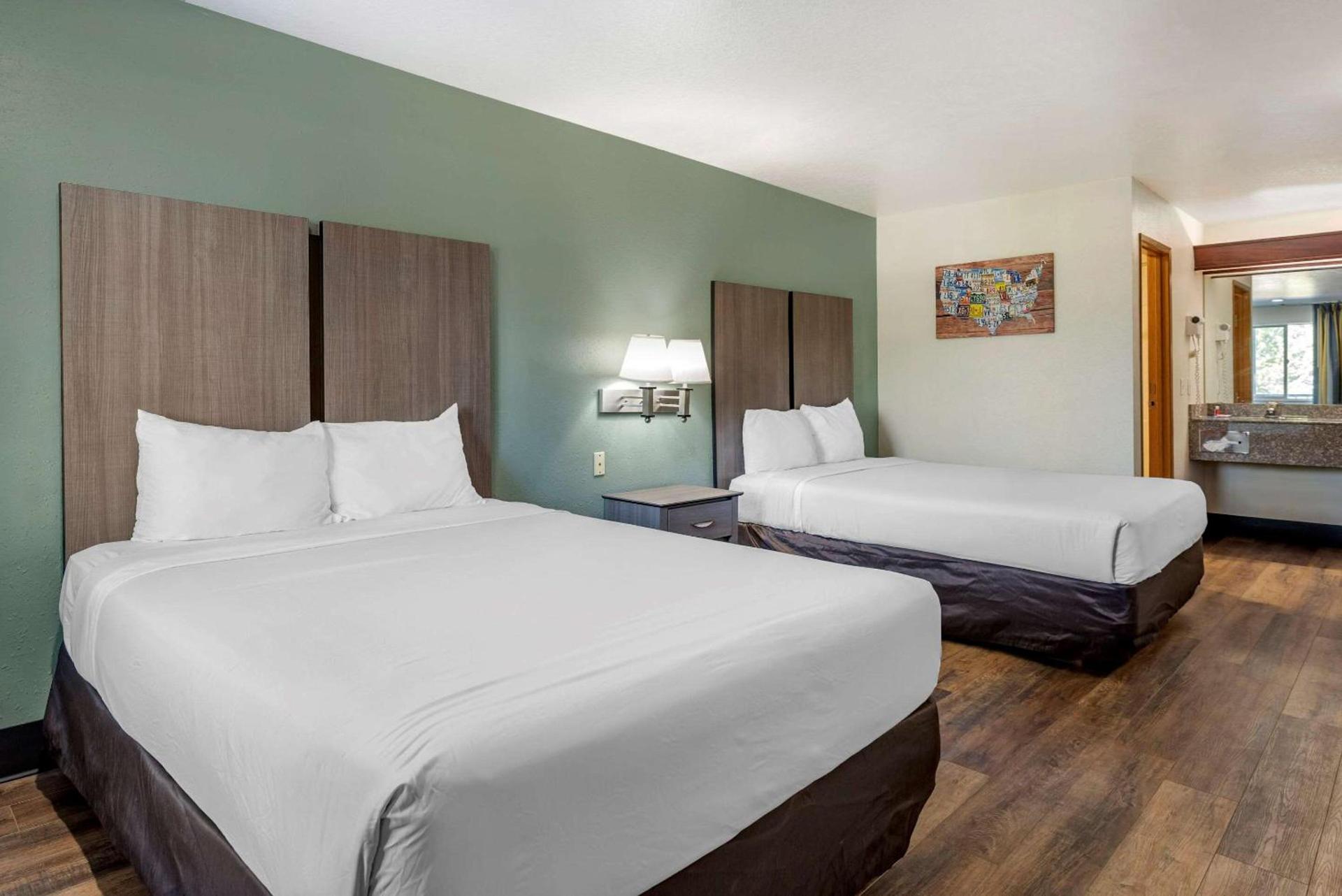 Econo Lodge Portland Airport photo 7