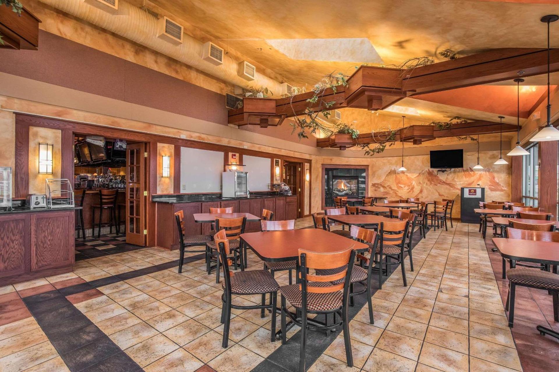 AmericInn & Suites by Wyndham Baraboo Event Center photo 23
