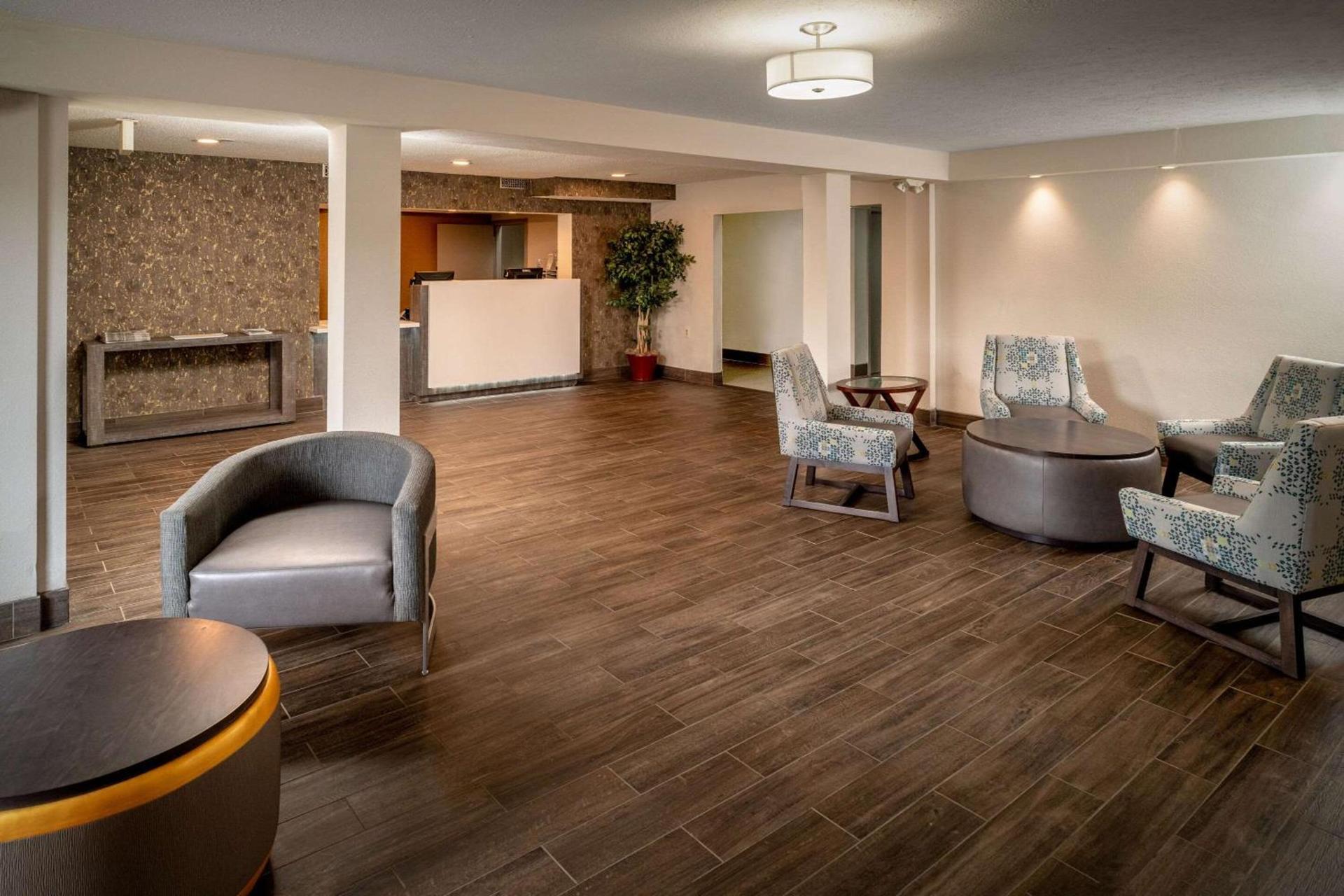 Clarion Pointe Beckley photo 9