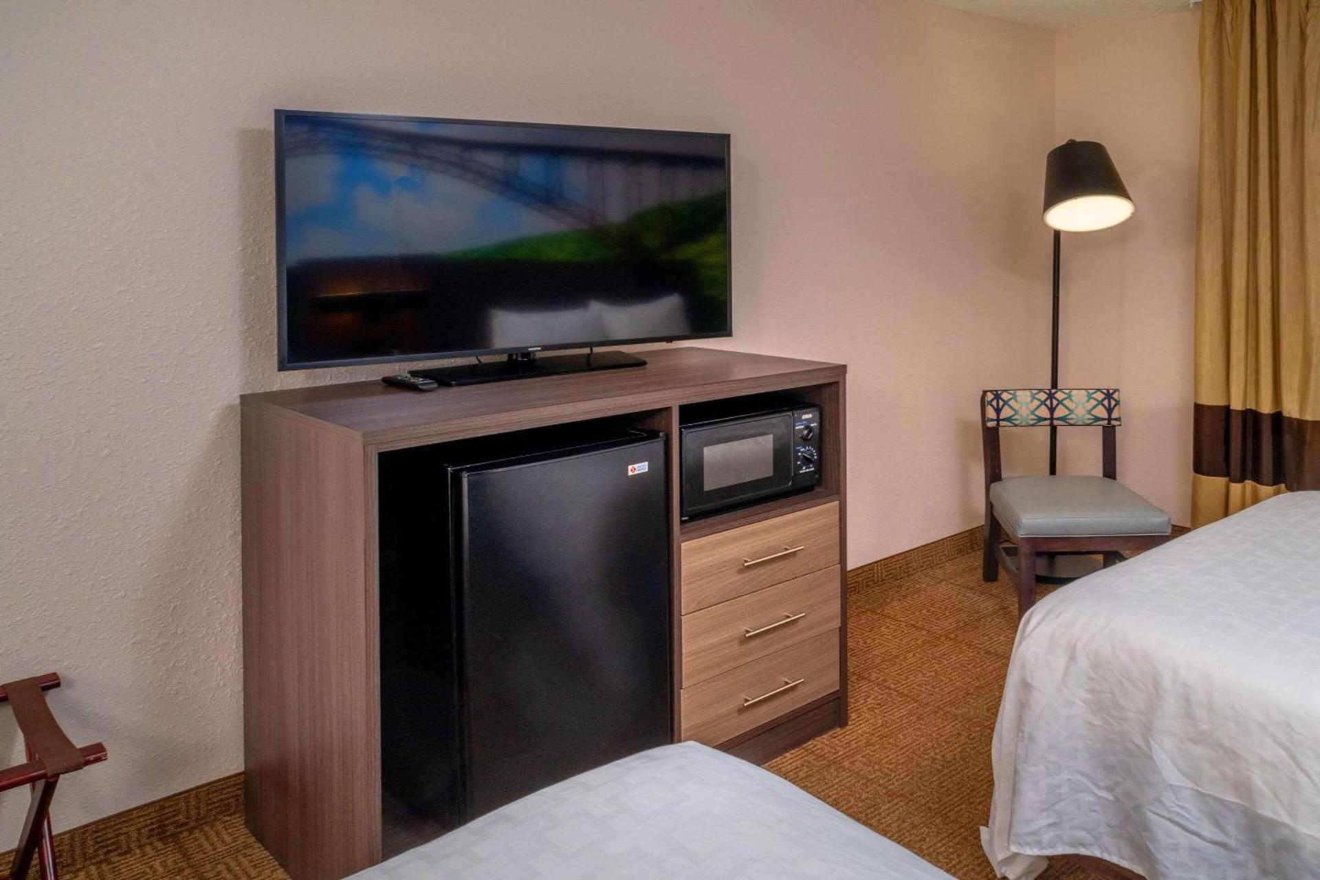 Clarion Pointe Beckley photo 23