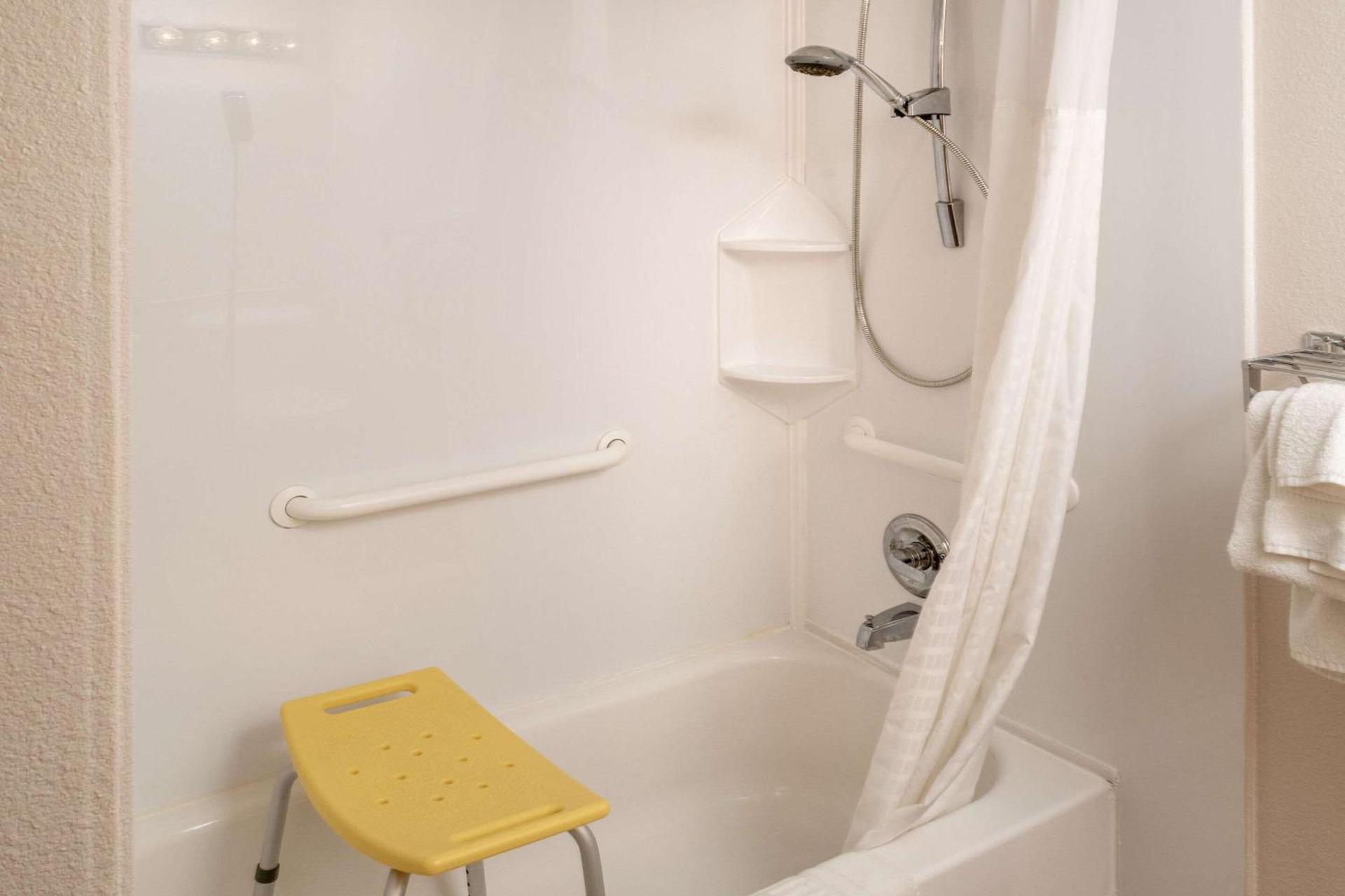 Clarion Pointe Beckley photo 18