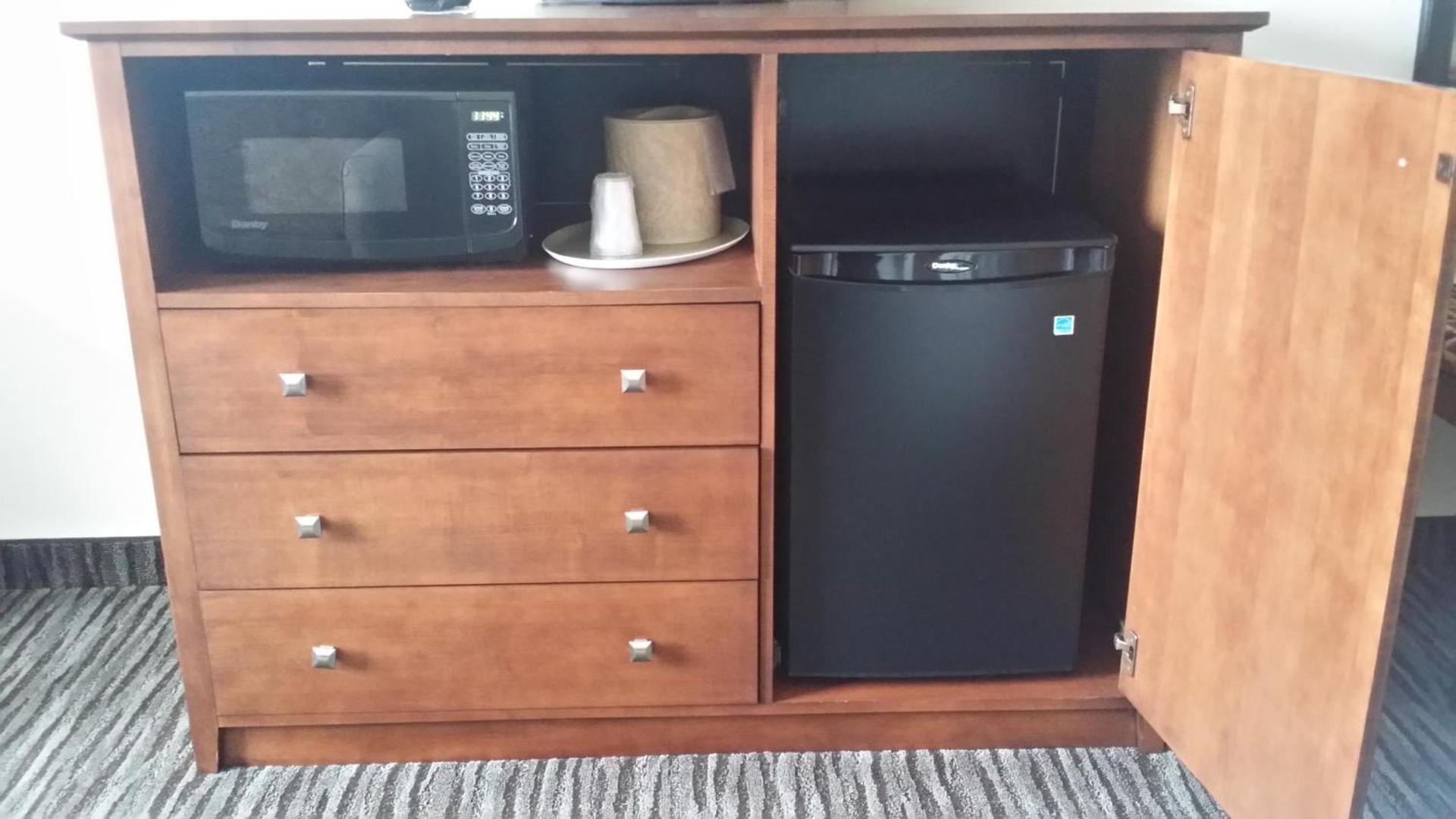 American Inn & Suites photo 12