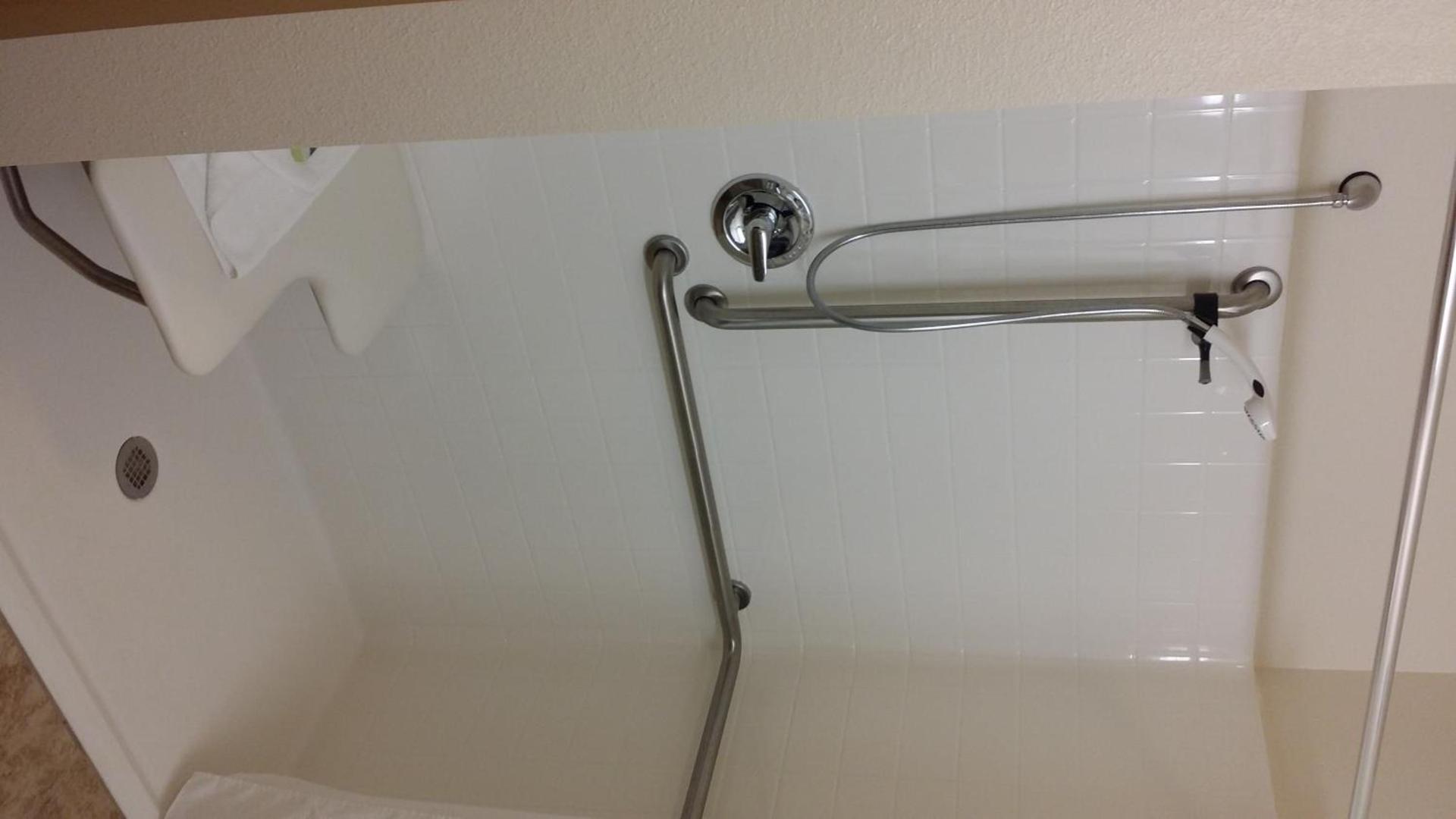 American Inn & Suites photo 14