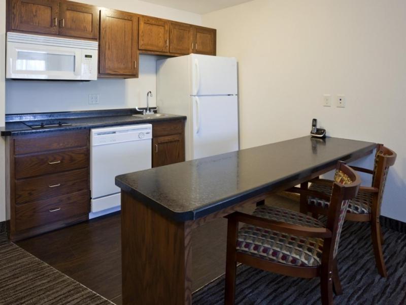 American Inn & Suites photo 9
