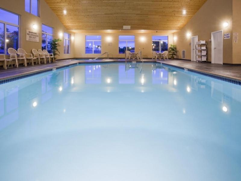 American Inn & Suites photo 2