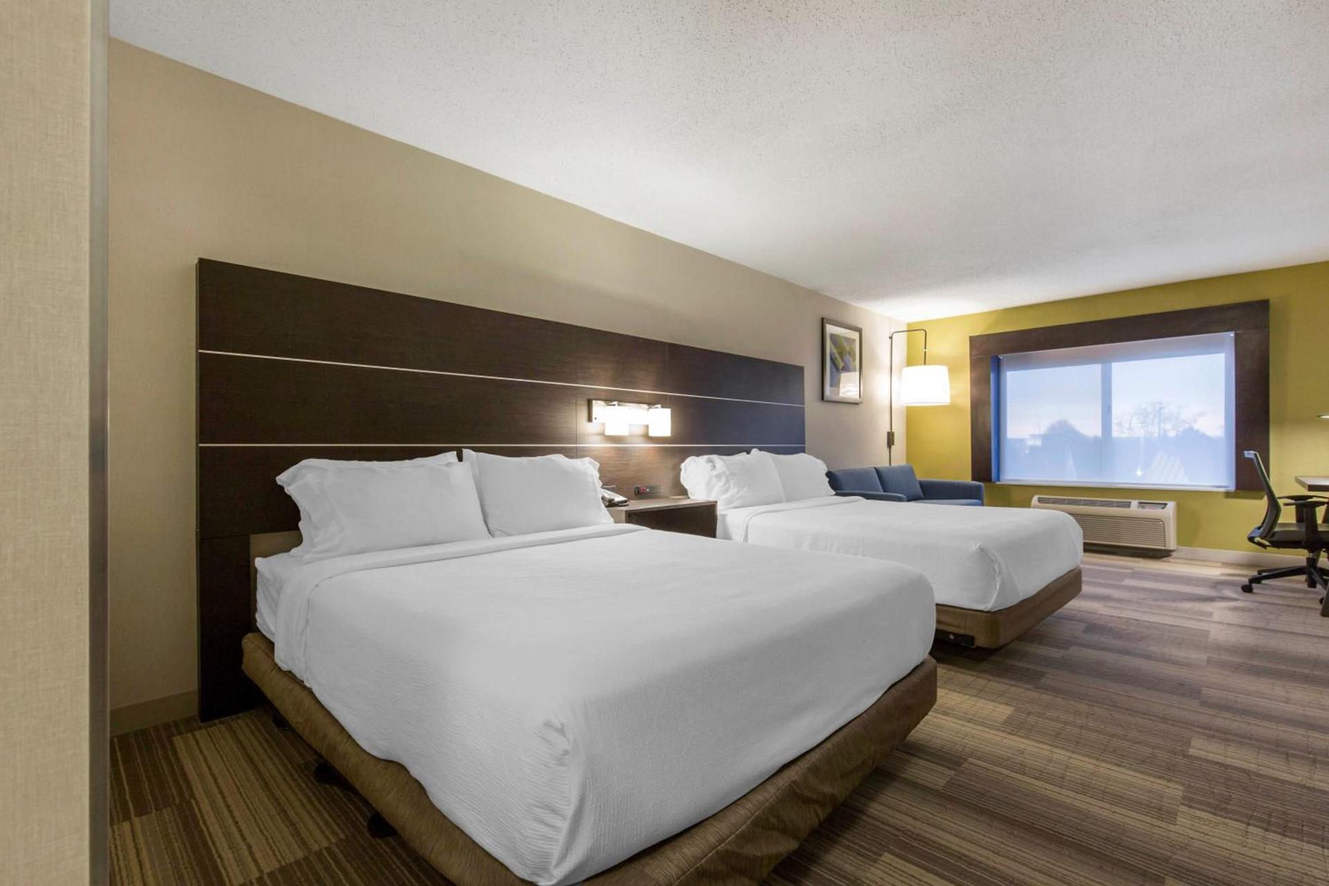 Holiday Inn Express & Suites Chicago West - St Charles by IHG photo 33