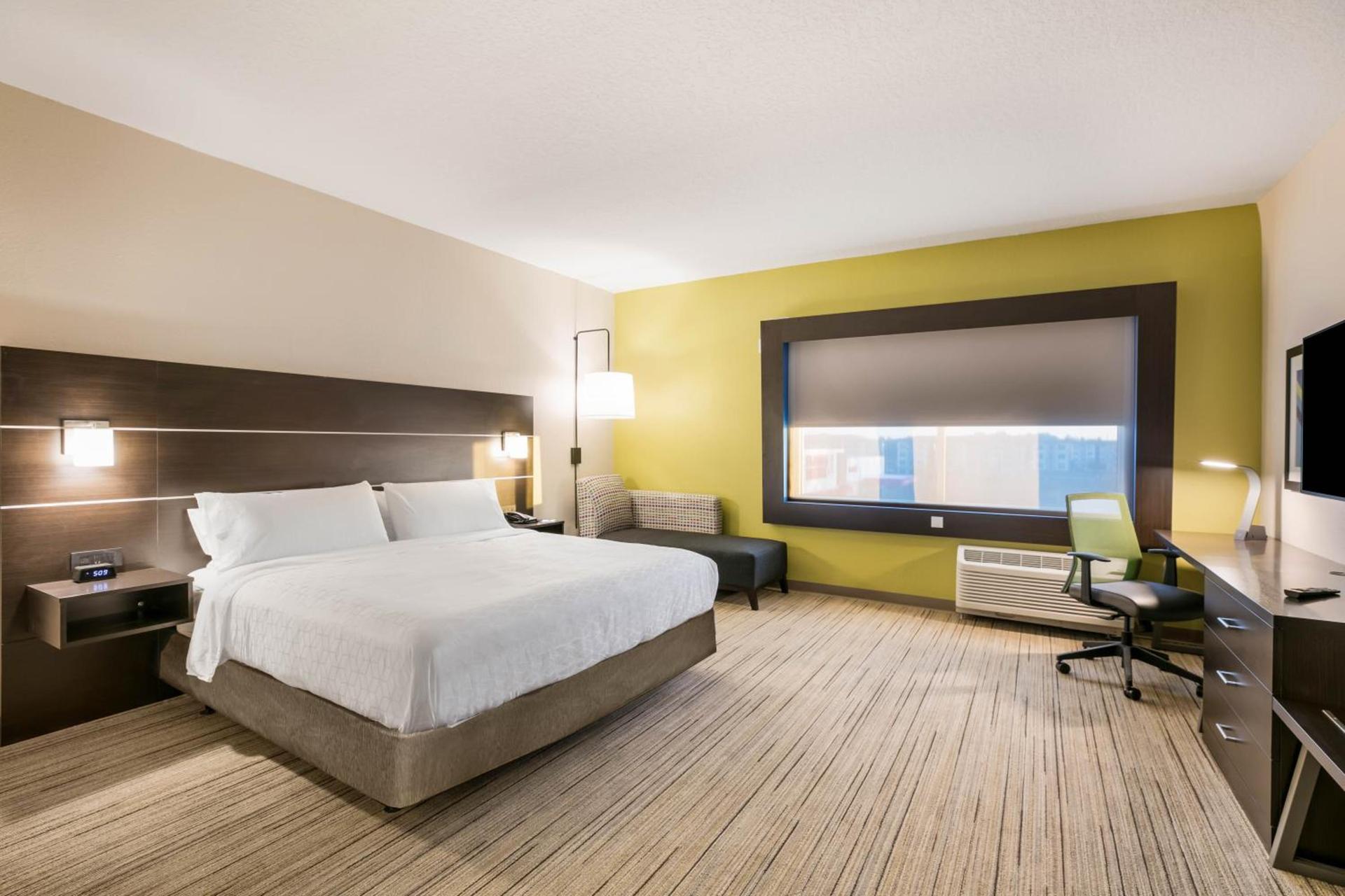 Holiday Inn Express & Suites Jacksonville - Town Center by IHG photo 3