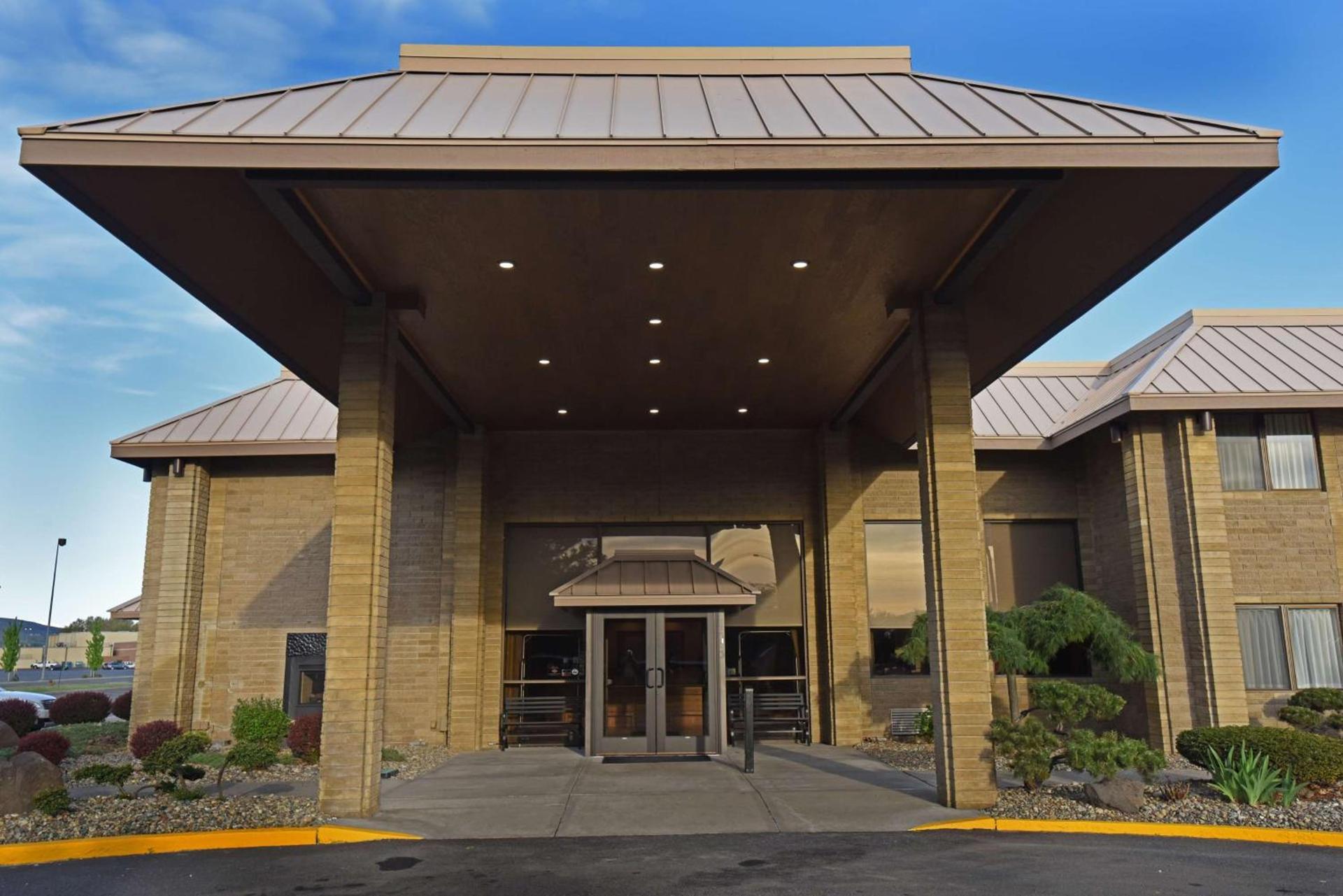Best Western Plus Ahtanum Inn photo 9