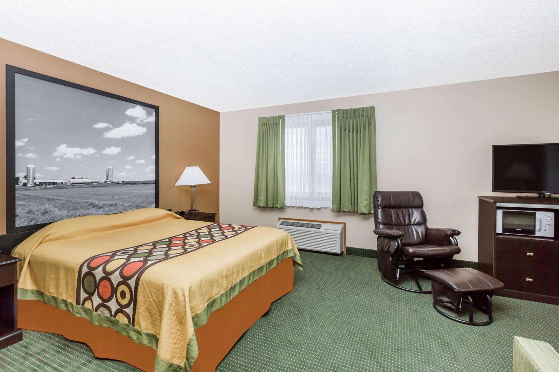Super 8 by Wyndham Jefferson photo 4