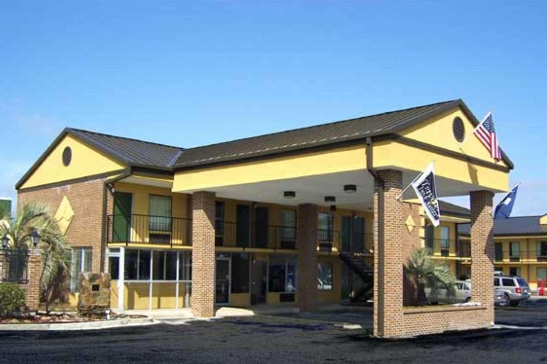 Travelers Inn & Suites photo 12
