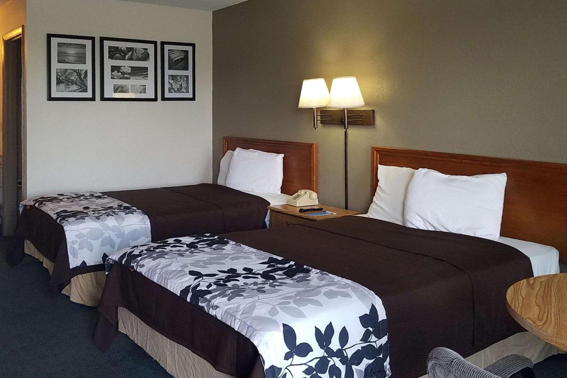 Travelers Inn & Suites photo 2