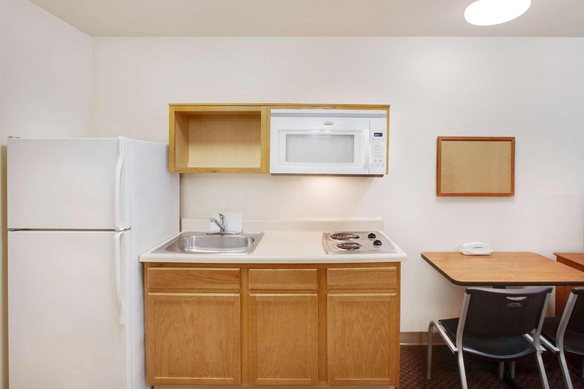 WoodSpring Suites Texas City photo 6