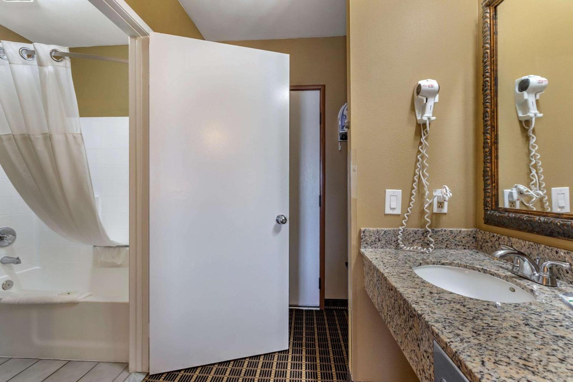 Quality Inn & Suites Westminster Seal Beach photo 8