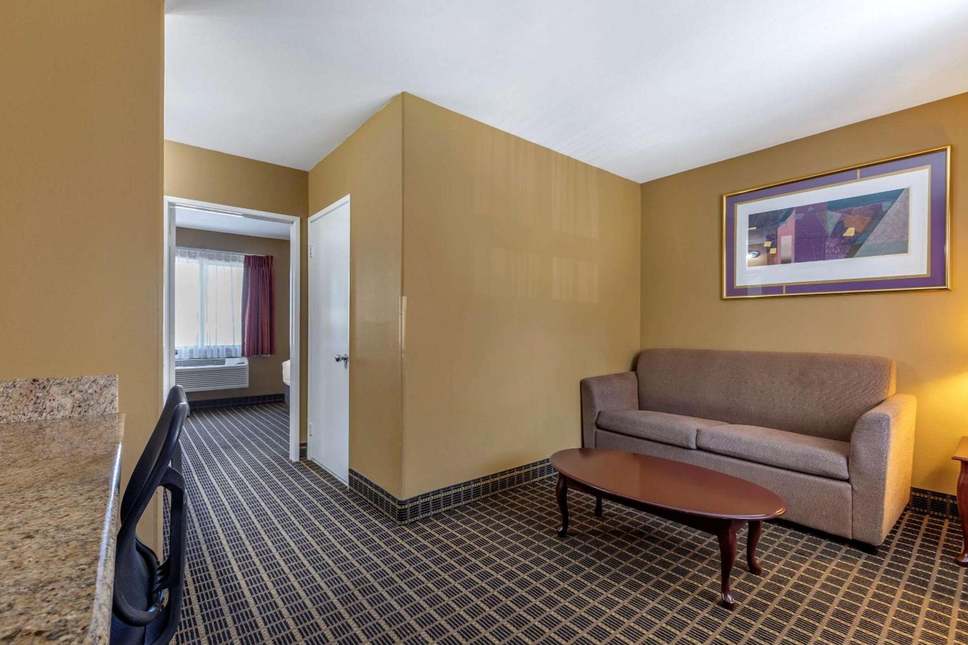Quality Inn & Suites Westminster Seal Beach photo 17