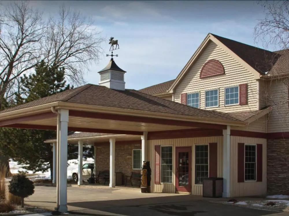 Boarders Inn & Suites by Cobblestone Hotels in Waukon photo 1