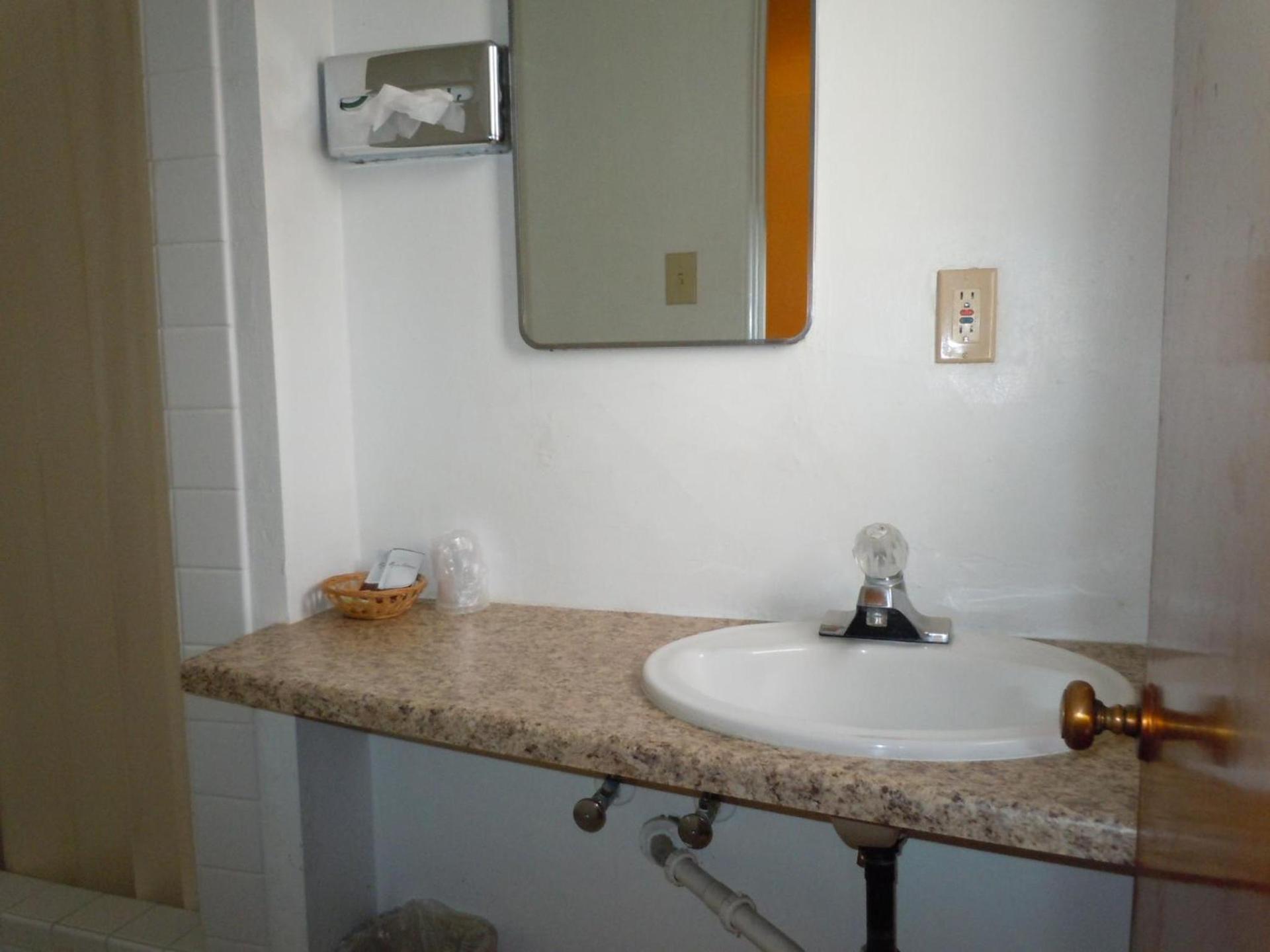 Value Inn photo 23