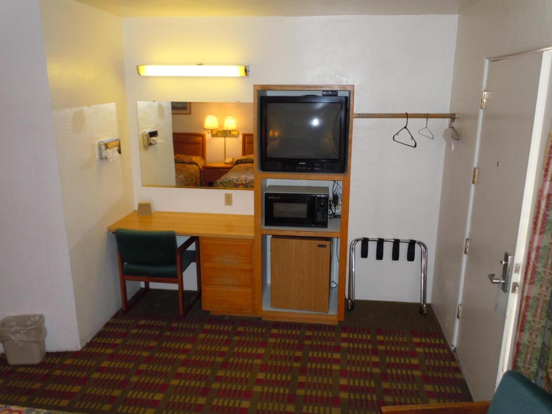 Value Inn photo 18