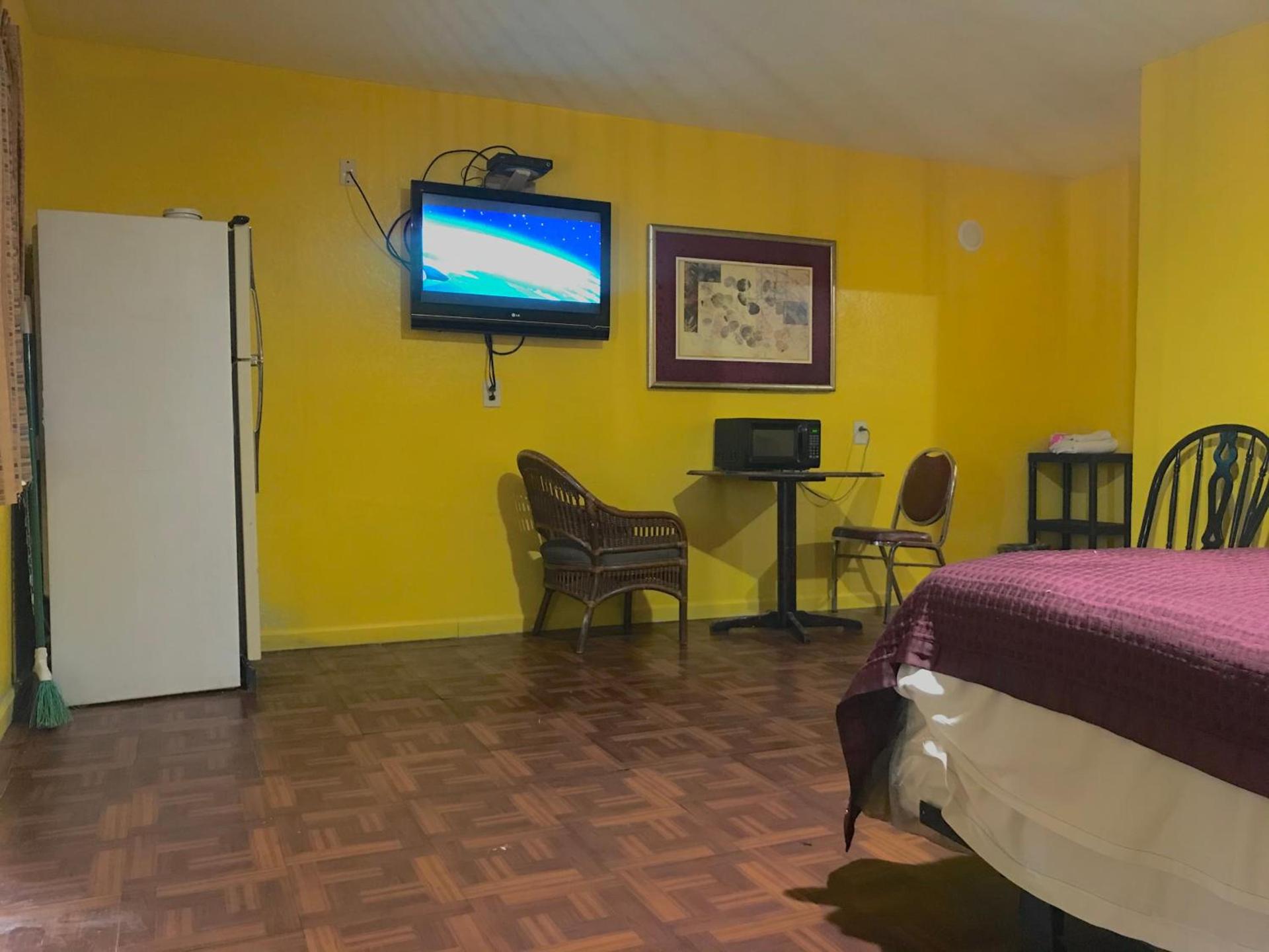 Commodore Motel photo 5