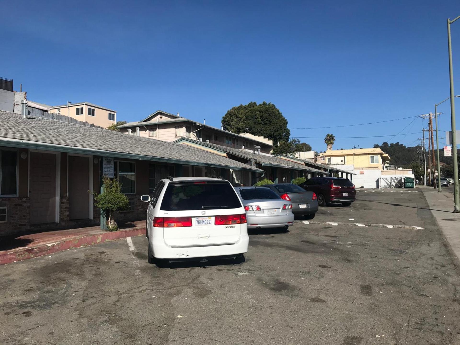 Commodore Motel photo 11