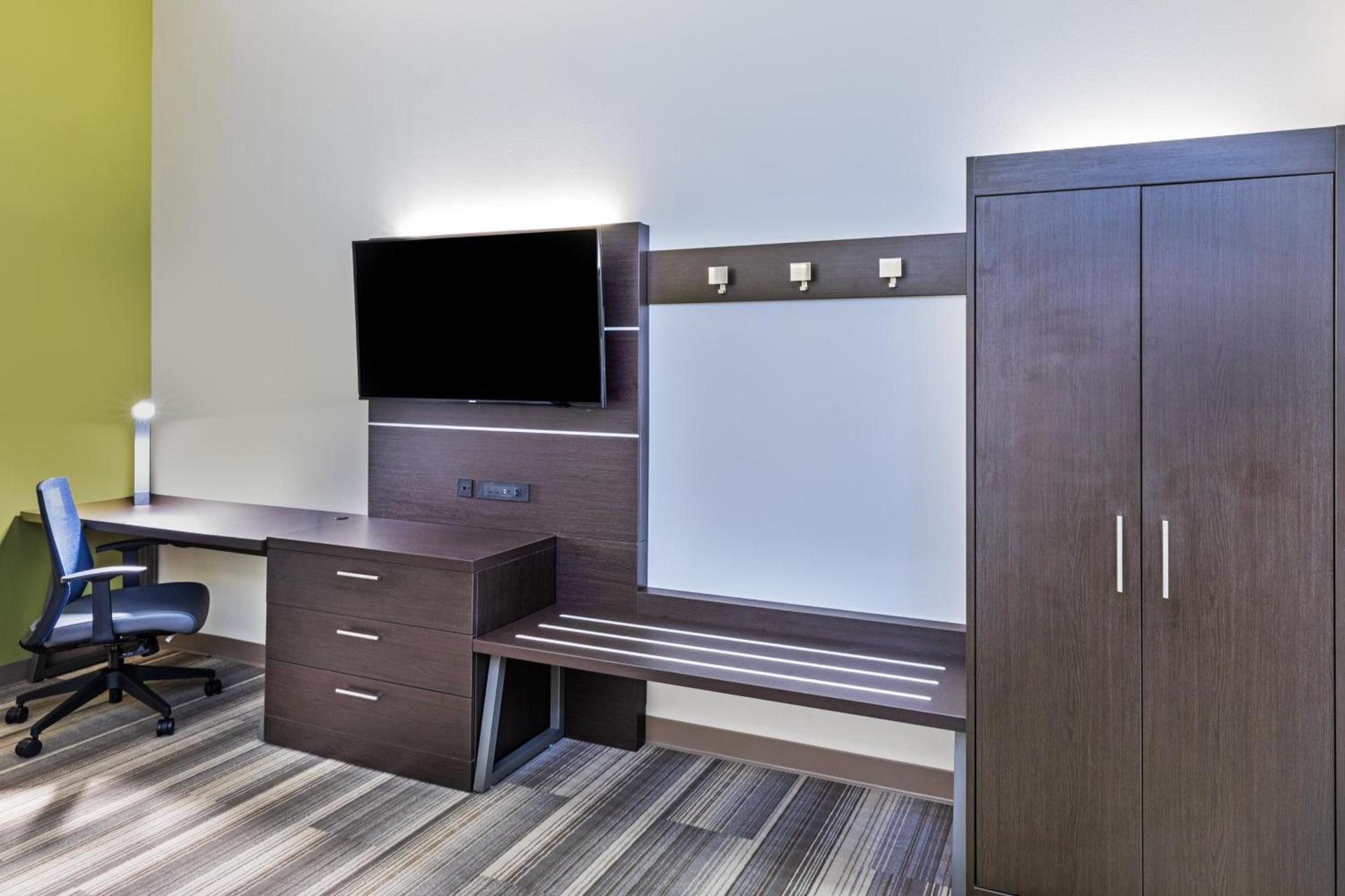 Holiday Inn Express & Suites Purcell by IHG photo 22